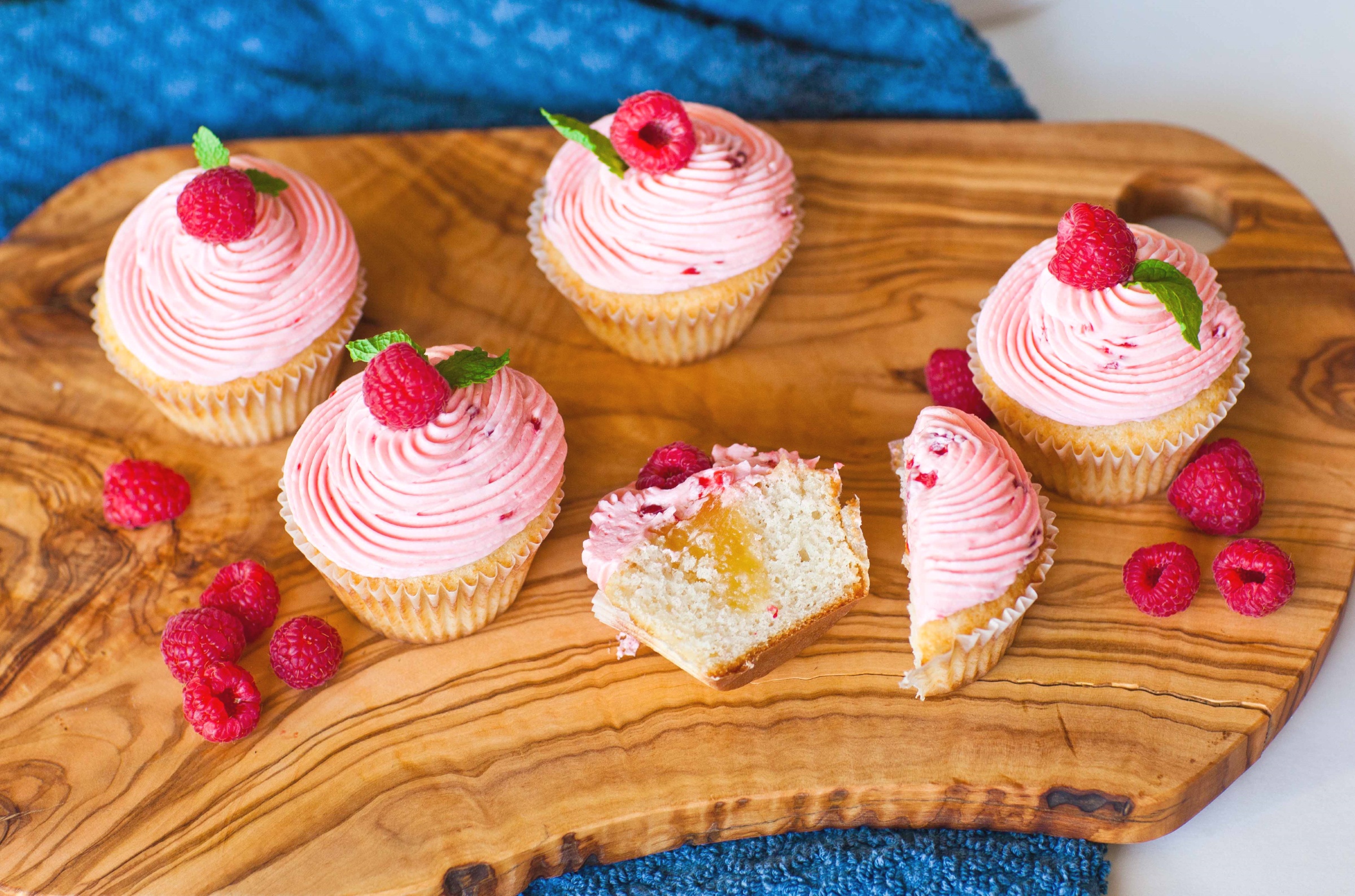 Download mobile wallpaper Food, Raspberry, Cream, Cupcake, Pastry for free.