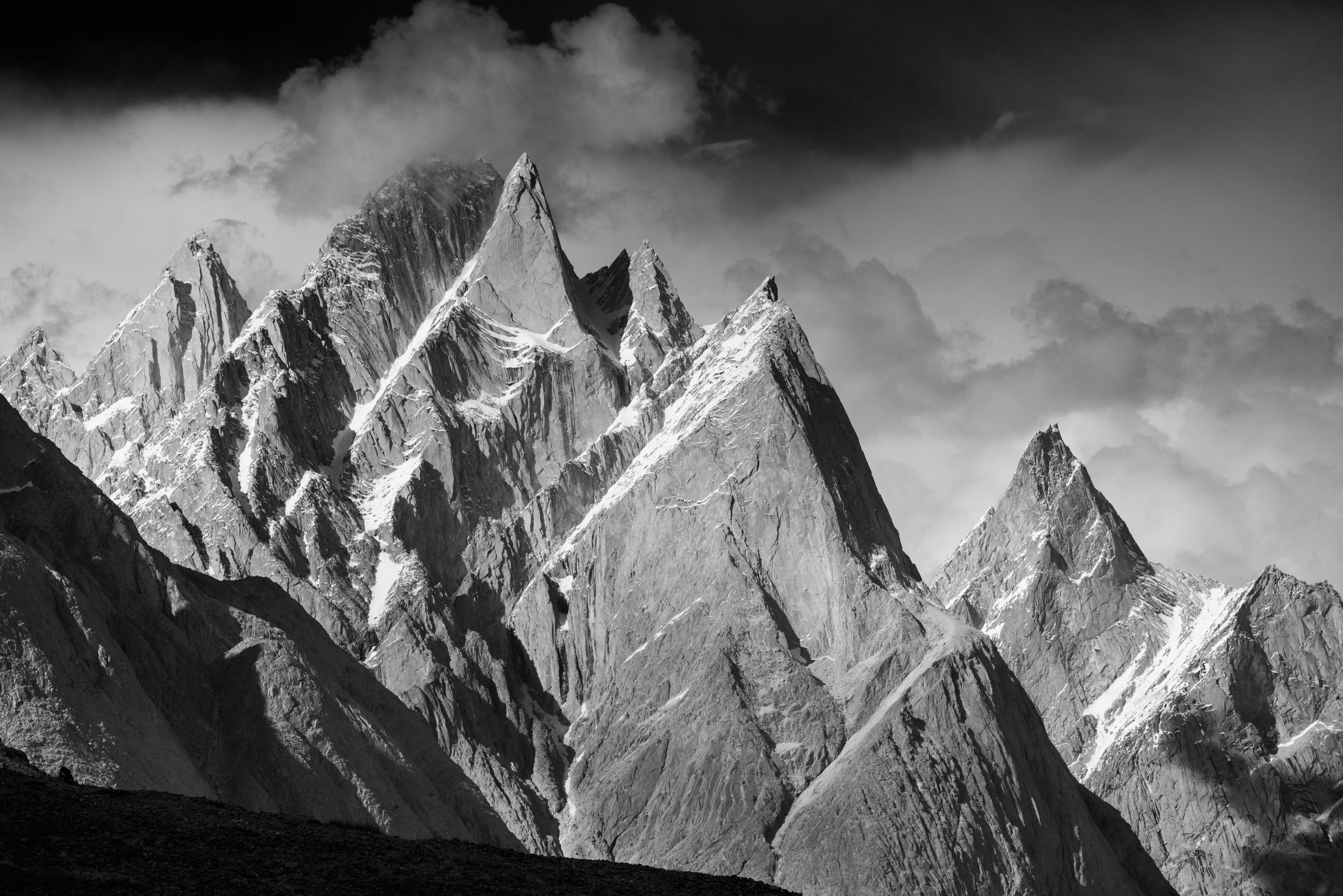 Download mobile wallpaper Nature, Mountains, Mountain, Earth, Cliff, Pakistan, Black & White for free.