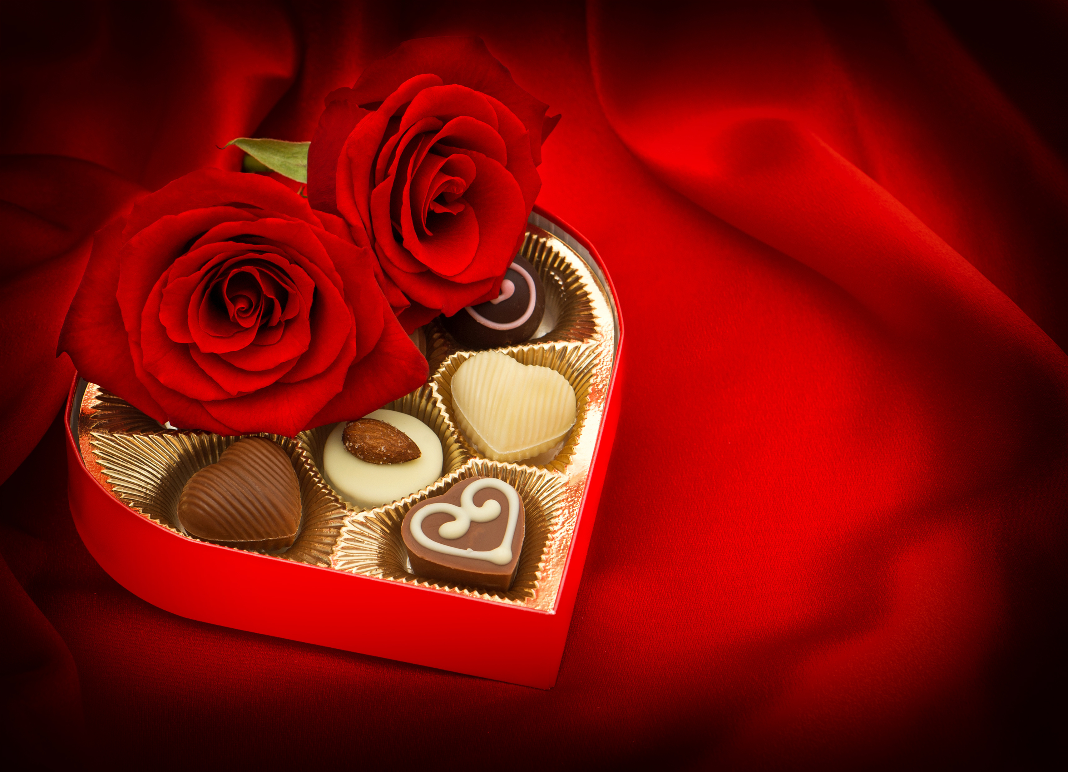 Скачать обои бесплатно Шоколад, Сердце, Красная Роза, День Святого Валентина, Праздничные картинка на рабочий стол ПК