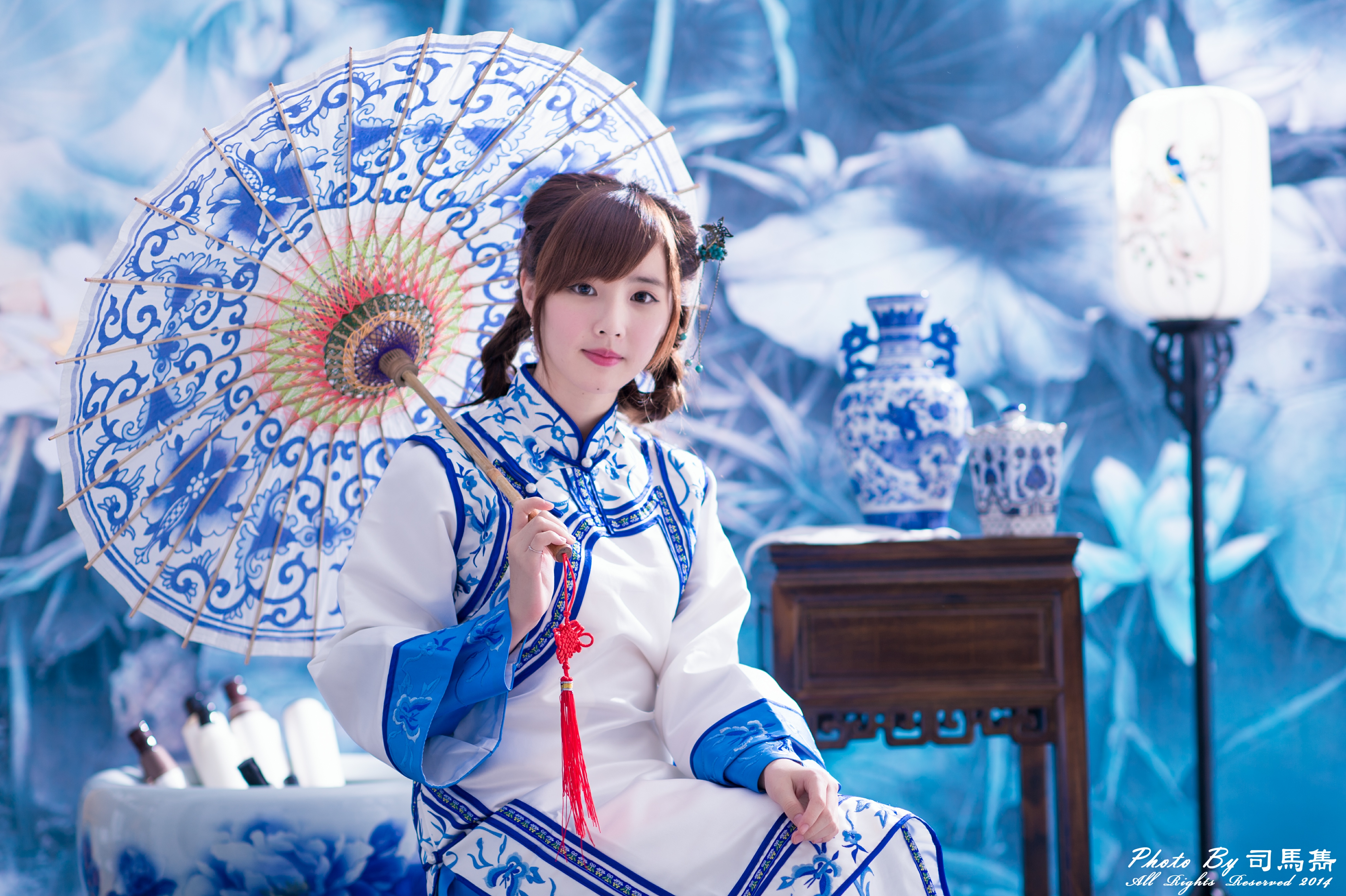 Laden Sie das Laterne, Vase, Regenschirm, Modell, Frauen, Asiatinnen, Taiwanese, Traditionelles Kostüm, Yu Chen Zheng-Bild kostenlos auf Ihren PC-Desktop herunter