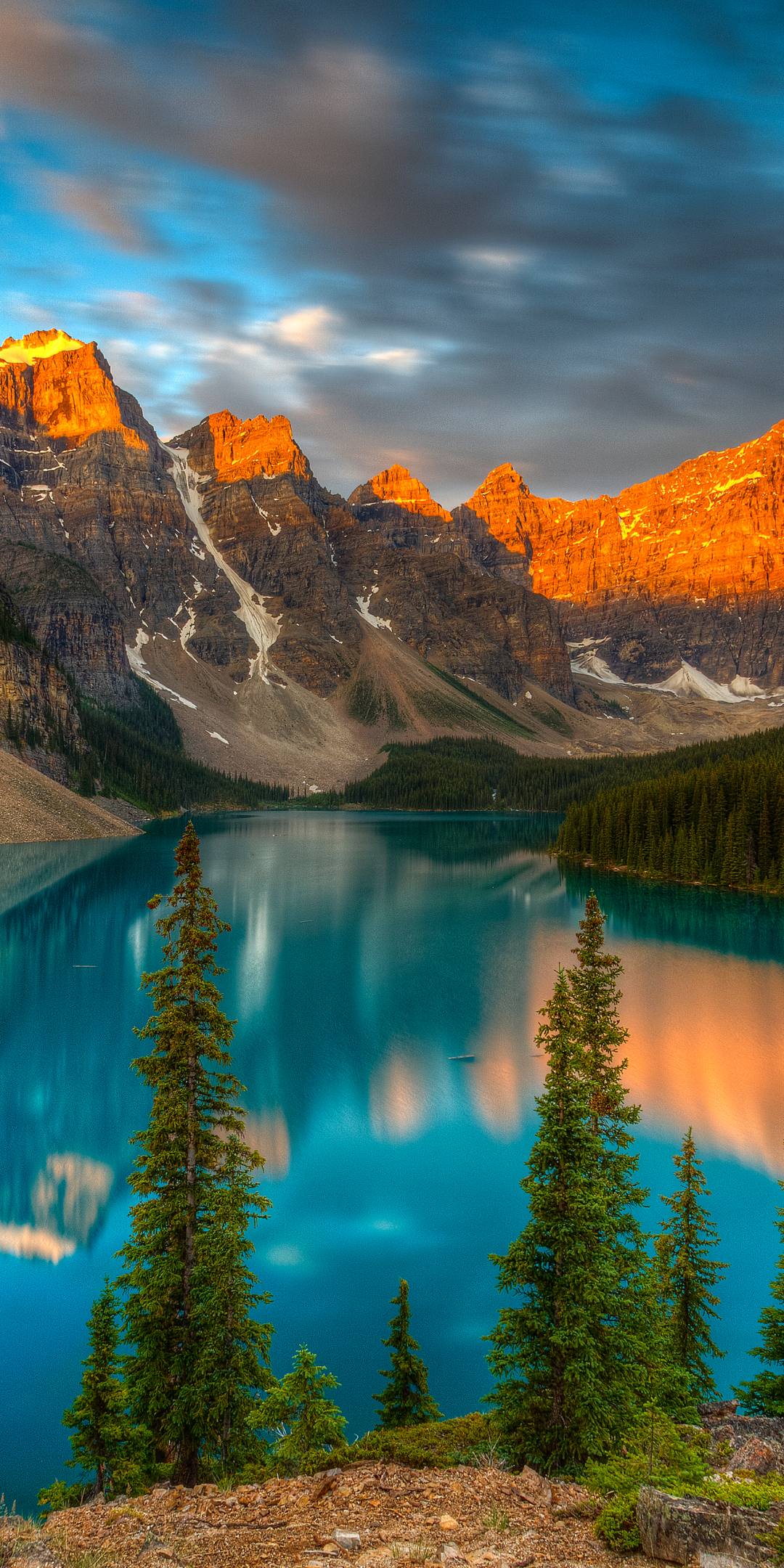 Скачать картинку Озера, Гора, Озеро, Канада, Лес, Дерево, Земля/природа, Озеро Морейн в телефон бесплатно.