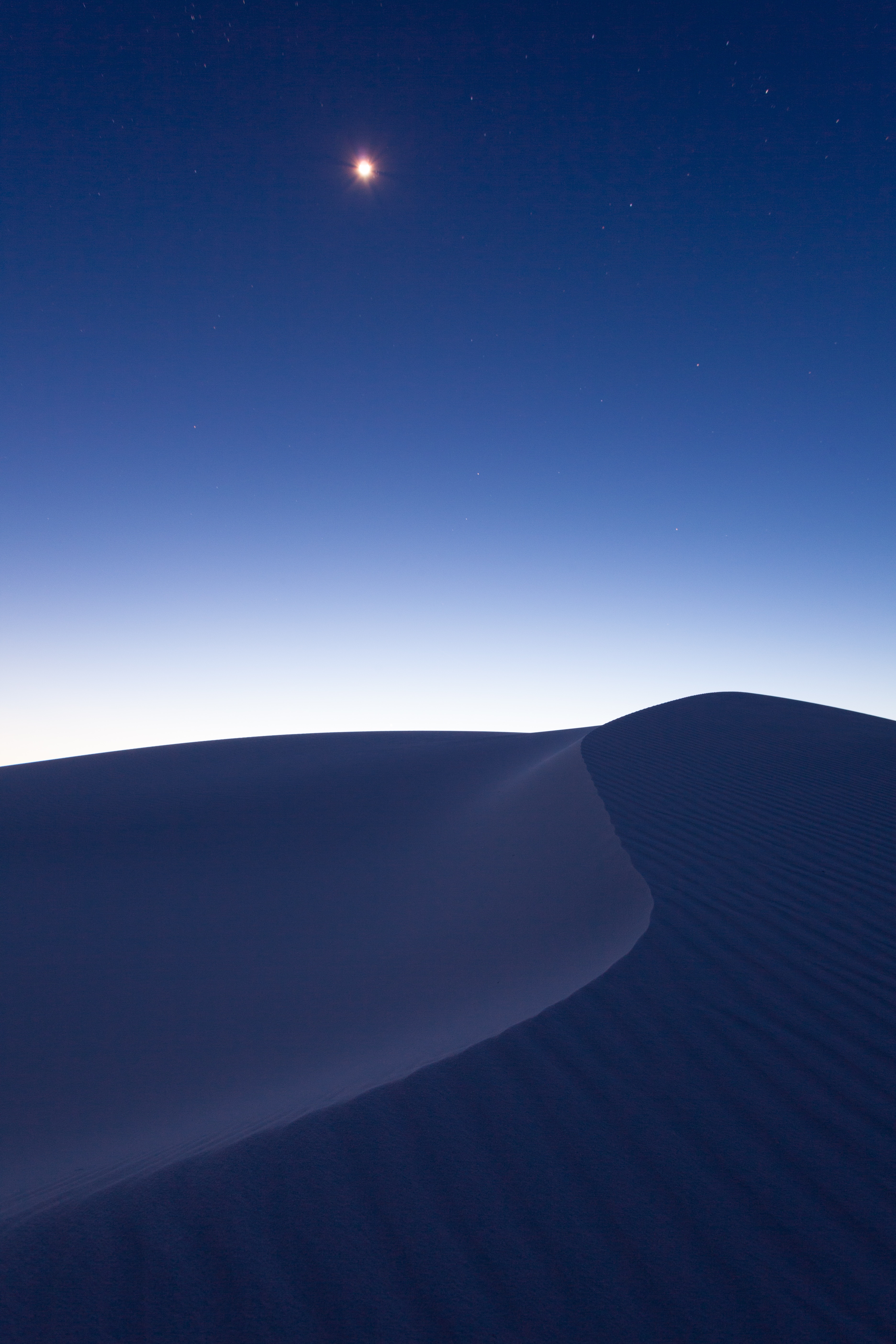 Laden Sie das Wüste, Sand, Übernachtung, Minimalismus-Bild kostenlos auf Ihren PC-Desktop herunter