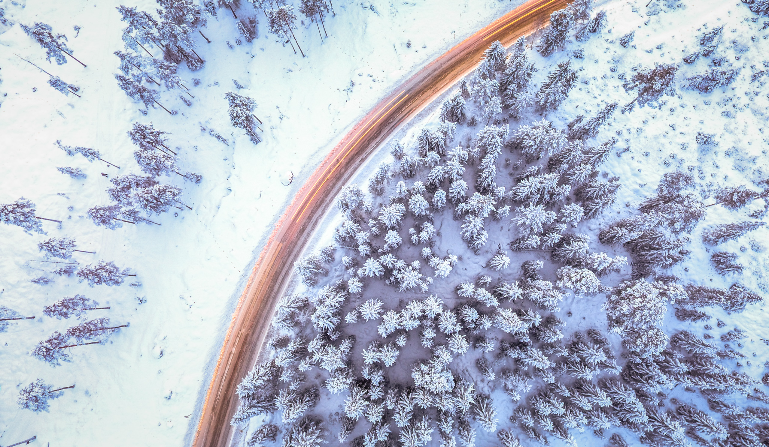 Baixar papel de parede para celular de Inverno, Natureza, Neve, Estrada, Floresta, Feito Pelo Homem, Lapso De Tempo, Aéreo gratuito.