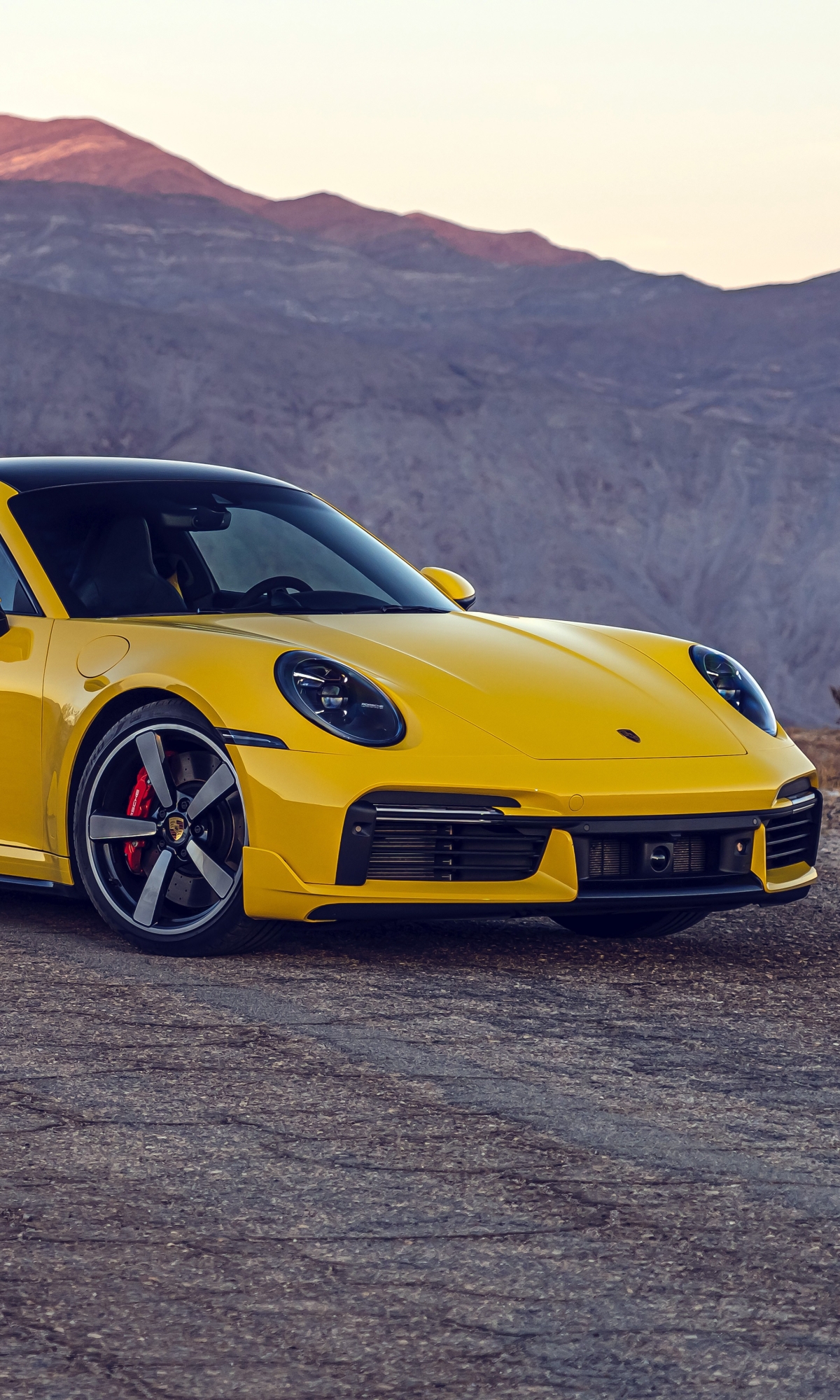 Handy-Wallpaper Auto, Porsche, Porsche 911, Autos, Fahrzeuge, Gelbes Auto, Porsche 911 Turbo kostenlos herunterladen.