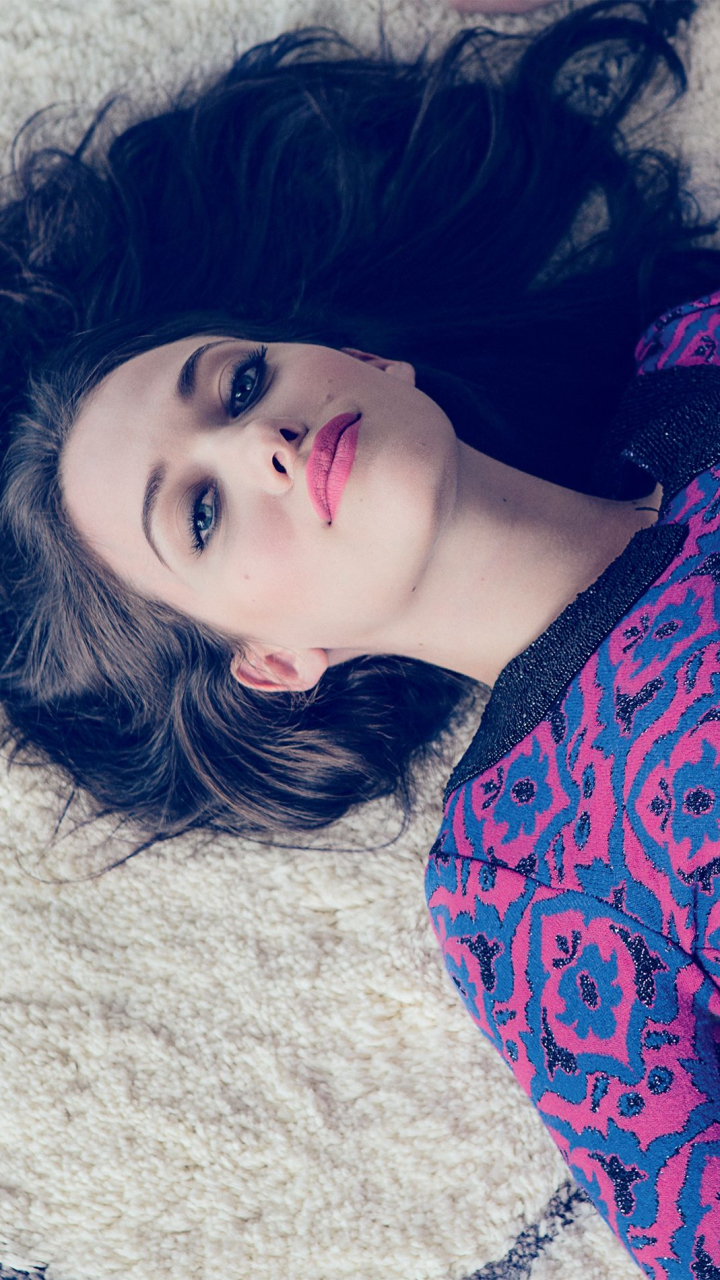 Download mobile wallpaper Brunette, Blue Eyes, American, Celebrity, Actress, Lipstick, Lying Down, Kat Dennings for free.