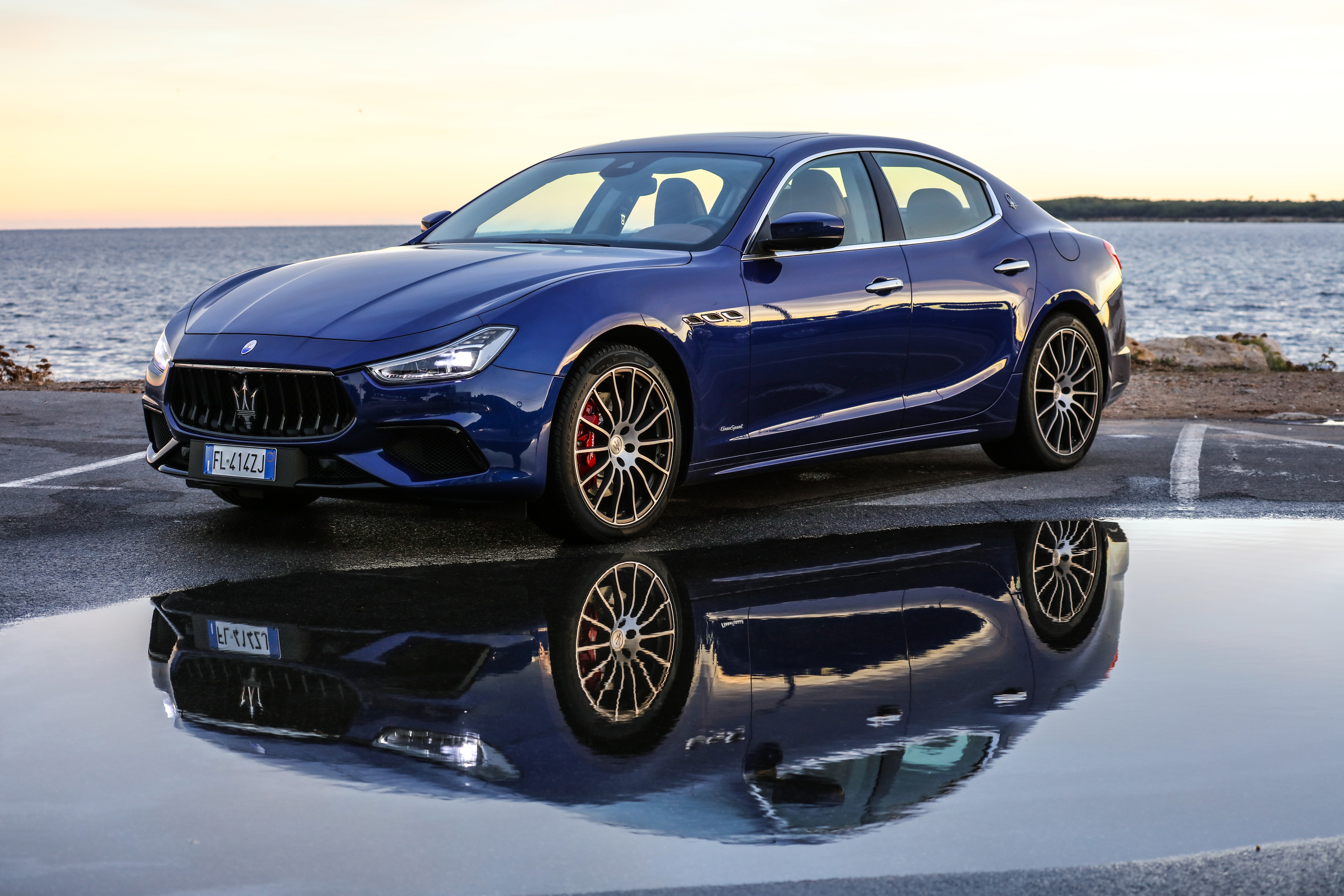 Download mobile wallpaper Maserati, Reflection, Car, Maserati Ghibli, Vehicles for free.