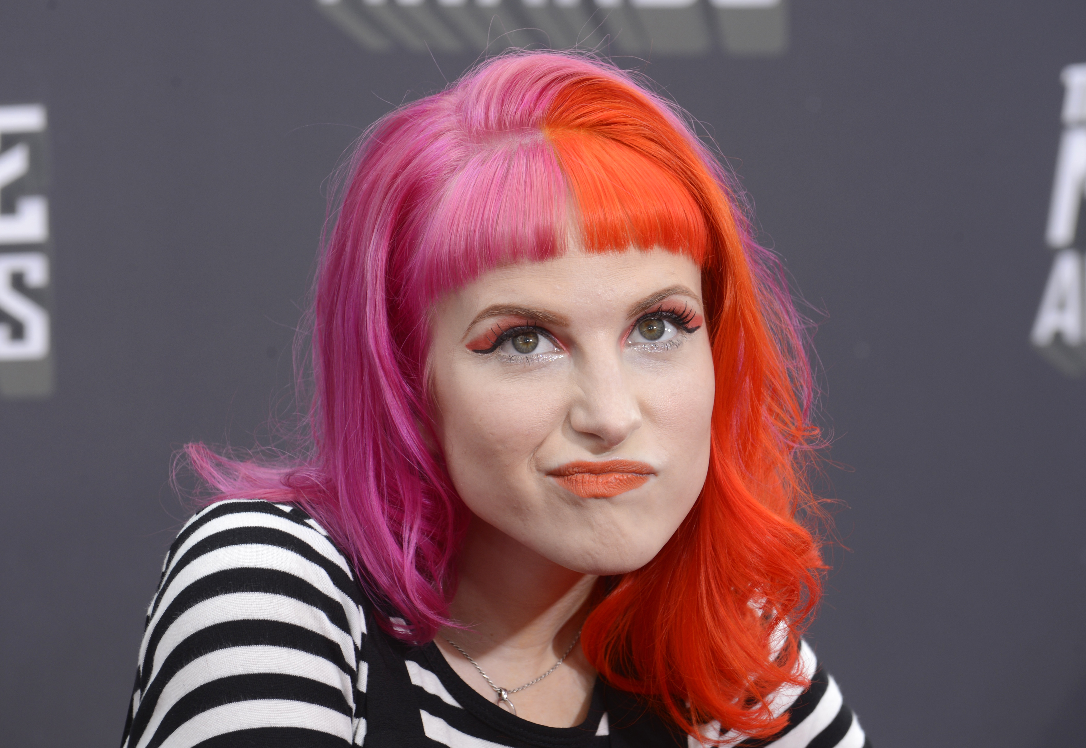 Handy-Wallpaper Musik, Hayley Williams kostenlos herunterladen.