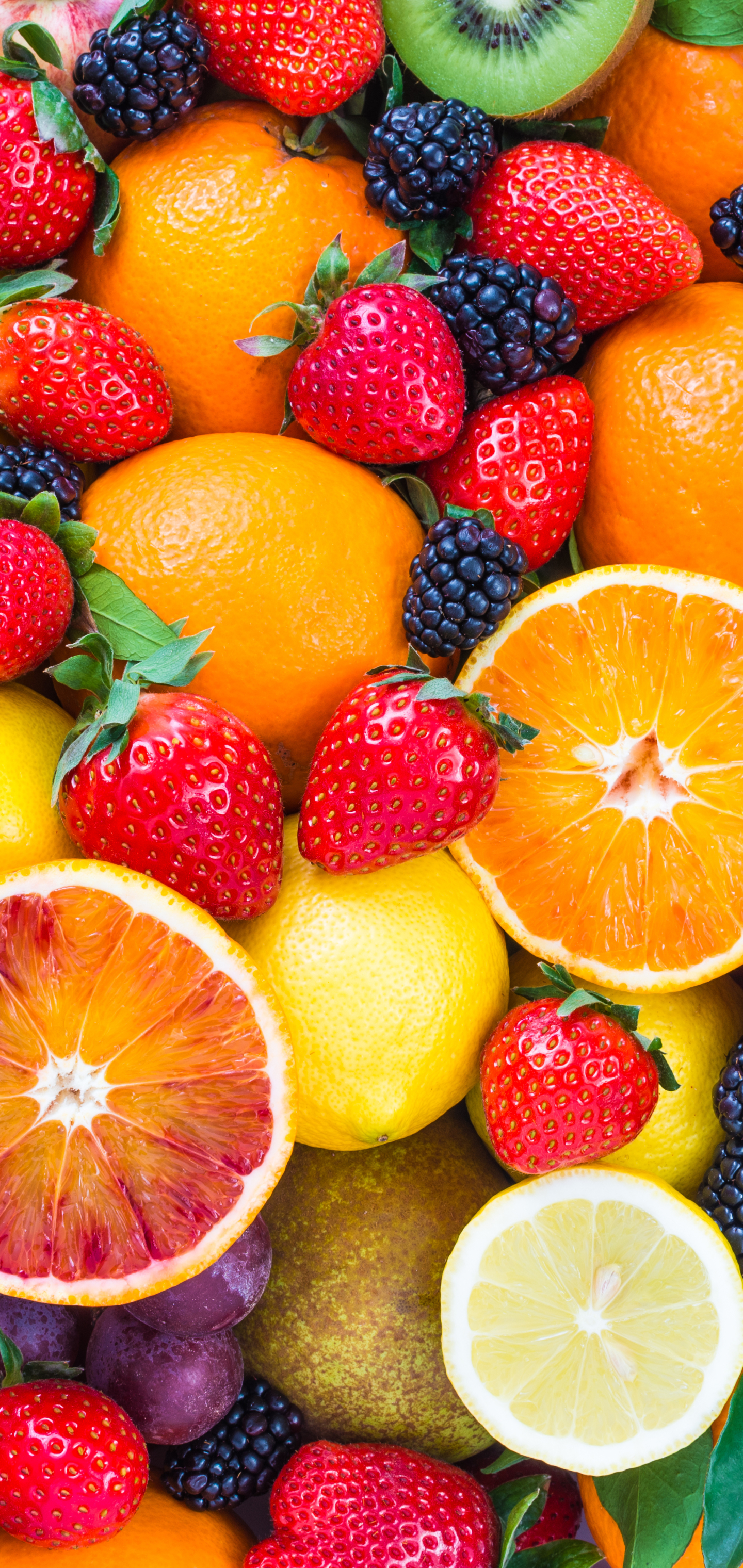 Handy-Wallpaper Erdbeere, Kiwi, Beere, Frucht, Nahrungsmittel, Früchte, Orange (Obst) kostenlos herunterladen.