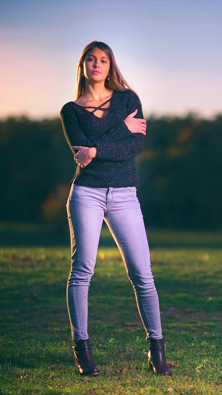 Download mobile wallpaper Brunette, Model, Women, Depth Of Field for free.