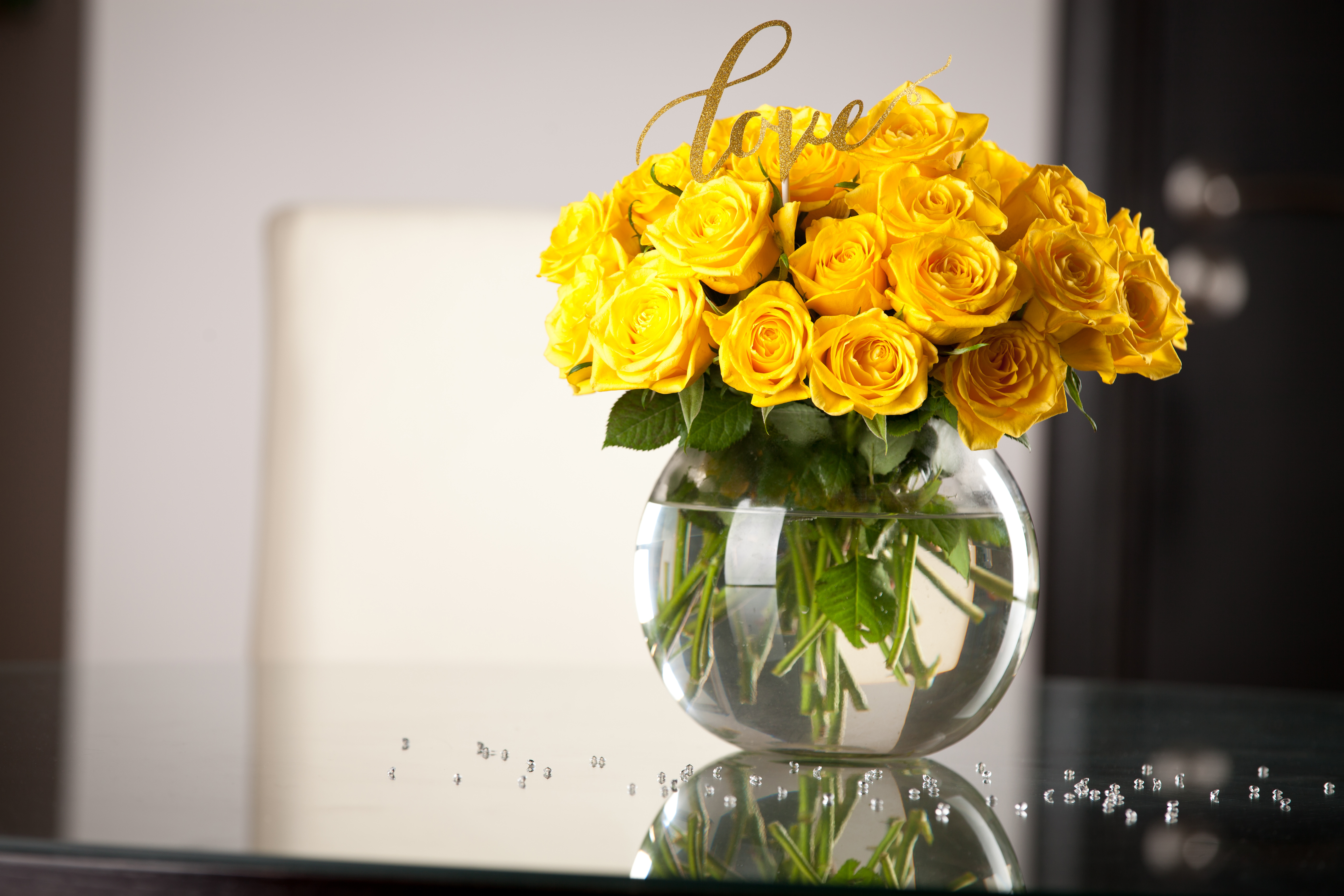Завантажити шпалери безкоштовно Квітка, Букет, Ваза, Жовта Троянда, Створено Людиною картинка на робочий стіл ПК
