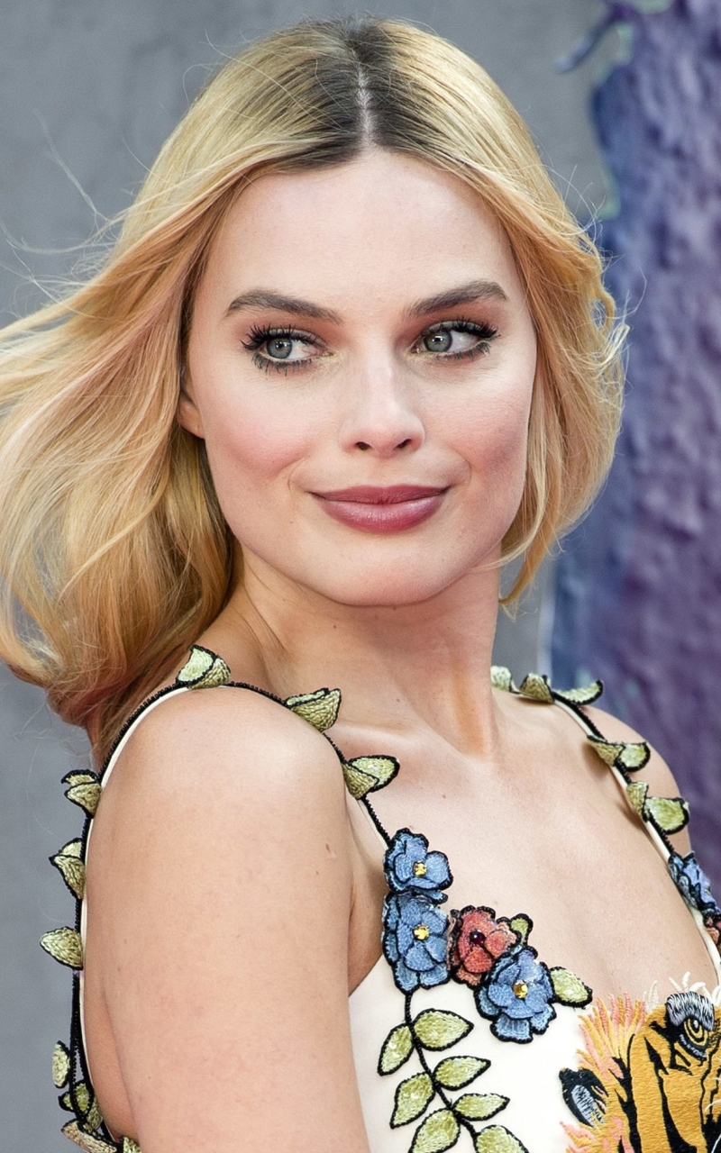 Download mobile wallpaper Blonde, Blue Eyes, Celebrity, Actress, Australian, Margot Robbie for free.