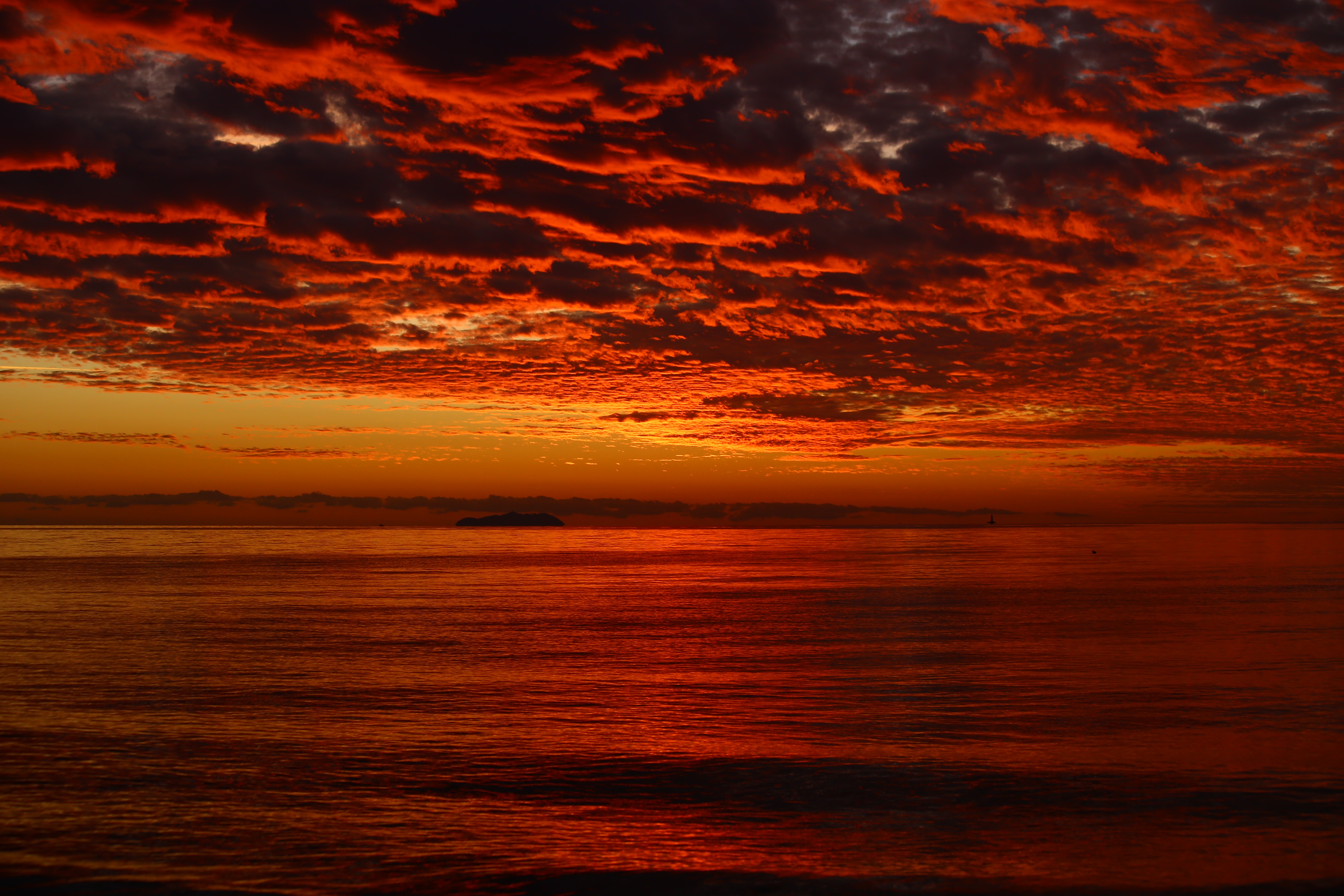 Download mobile wallpaper Sunset, Sky, Horizon, Ocean, Earth, Cloud for free.