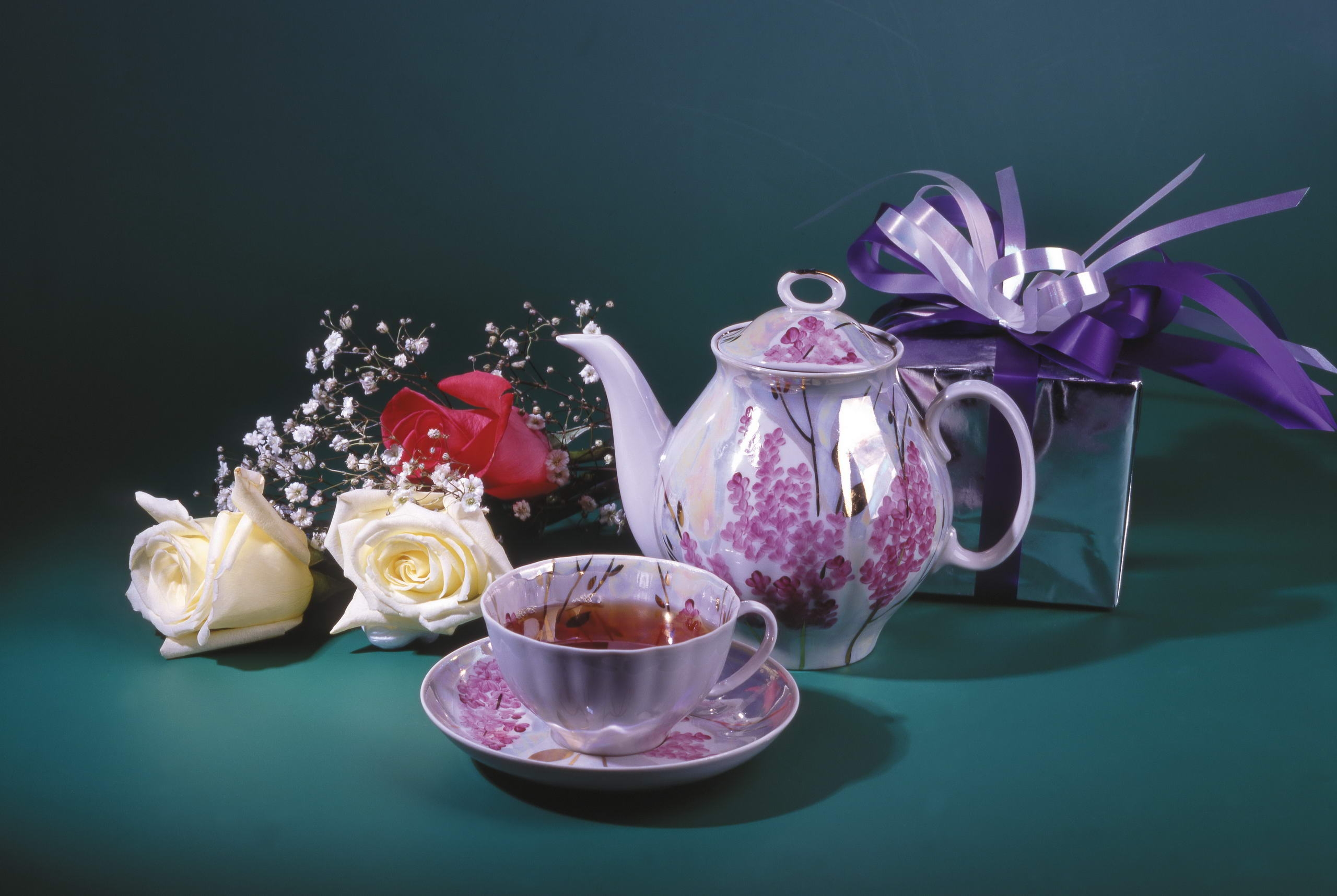Download mobile wallpaper Kettle, Box, Bow, Teapot, Food, Flowers, Cup for free.