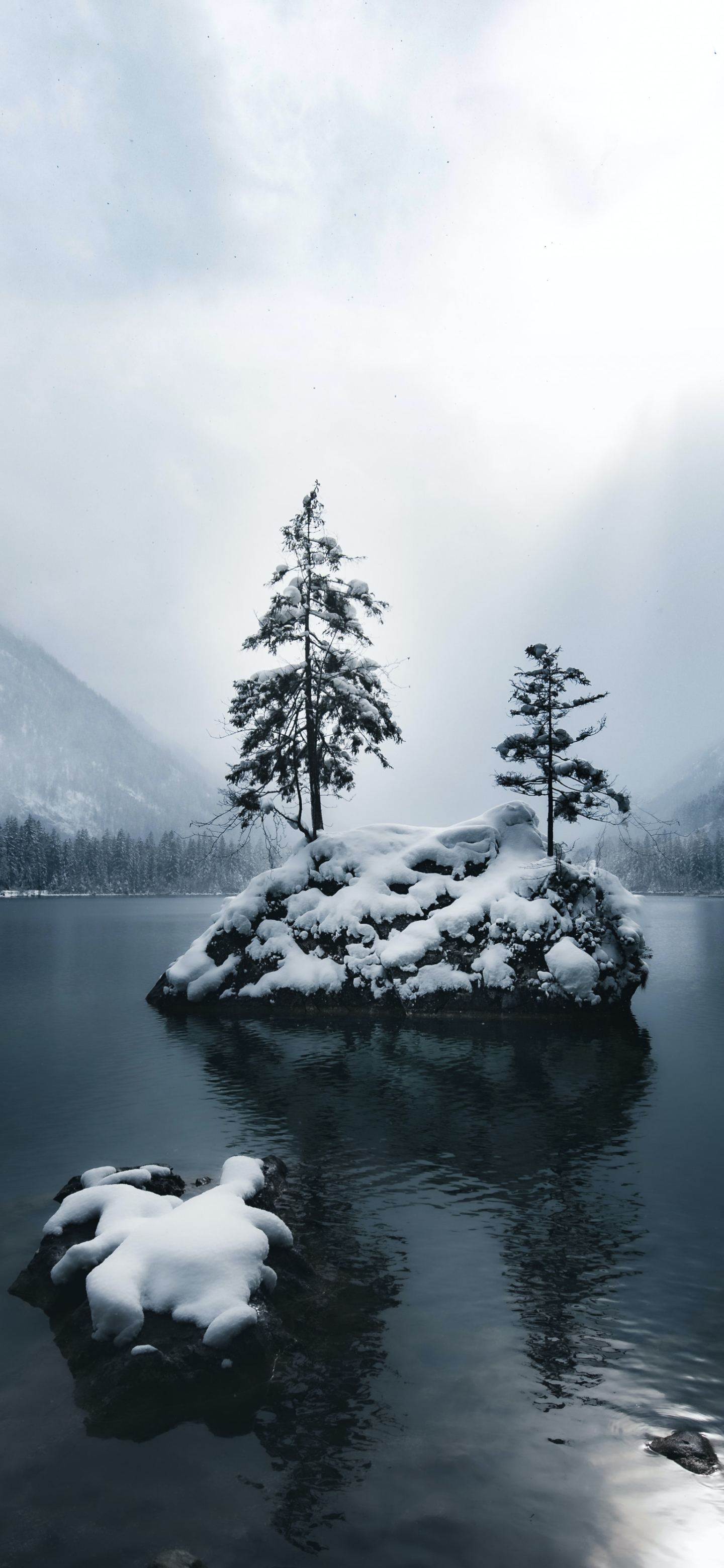 Скачать картинку Вода, Снег, Озера, Озеро, Земля/природа в телефон бесплатно.