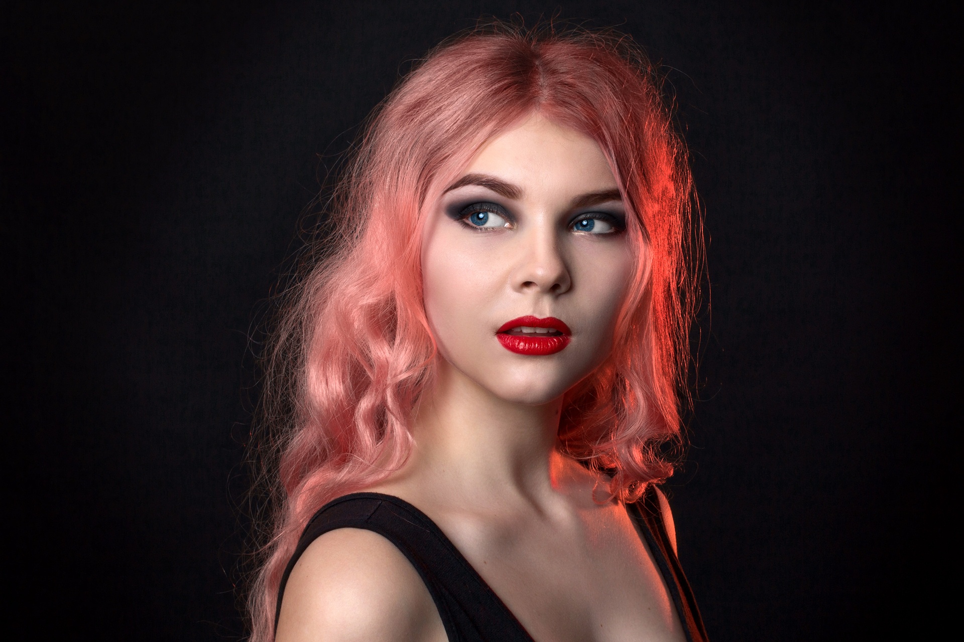 PCデスクトップに顔, 青い目, モデル, 女性, ピンクの髪, 口紅画像を無料でダウンロード