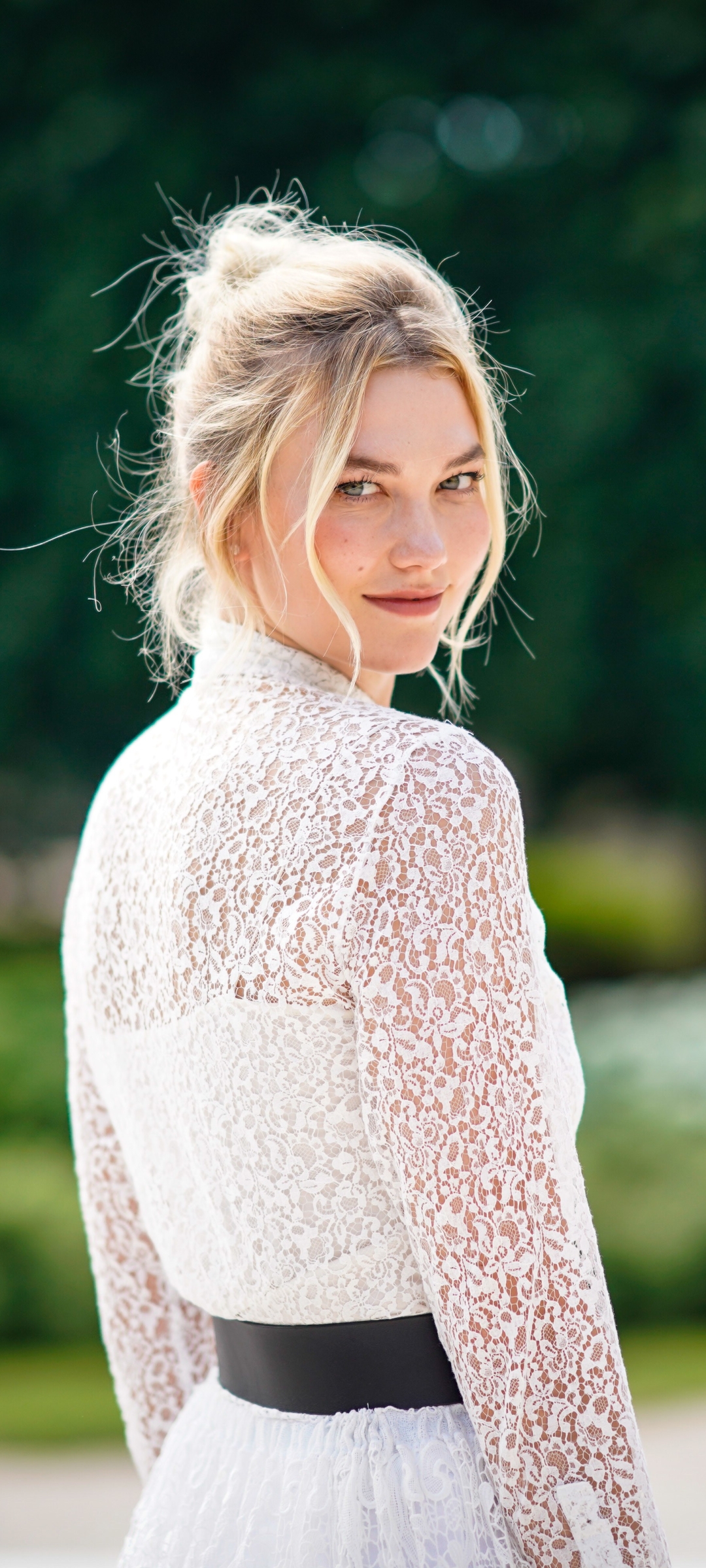 Descarga gratuita de fondo de pantalla para móvil de Celebridades, Karlie Kloss.