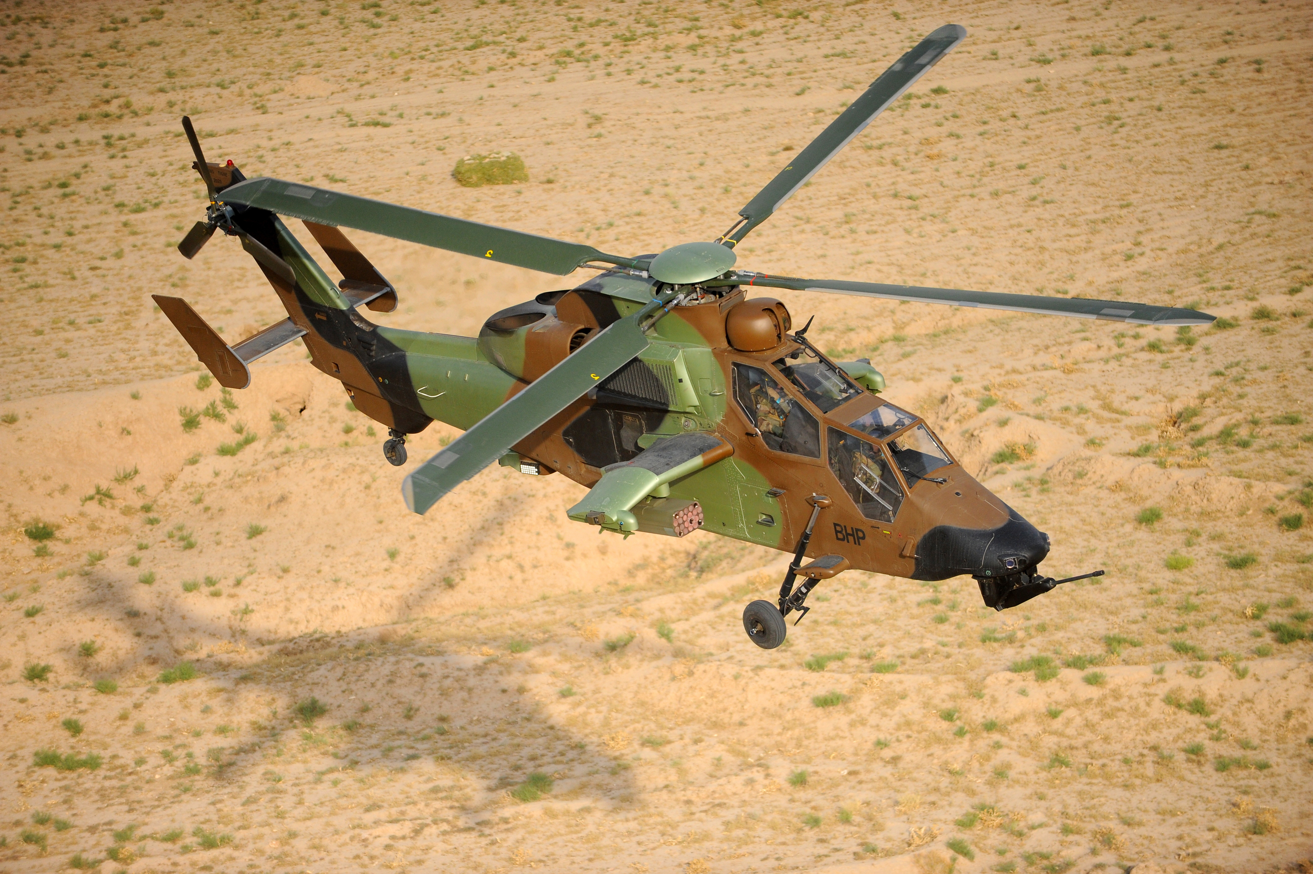 377418 скачать обои военные, еврокоптер тигр, боевой вертолет, вертолёт, военные вертолеты - заставки и картинки бесплатно