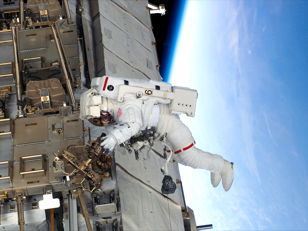 1514832 скачать обои сделано человеком, наса, астронавт, земля, из космоса, космический шатл - заставки и картинки бесплатно