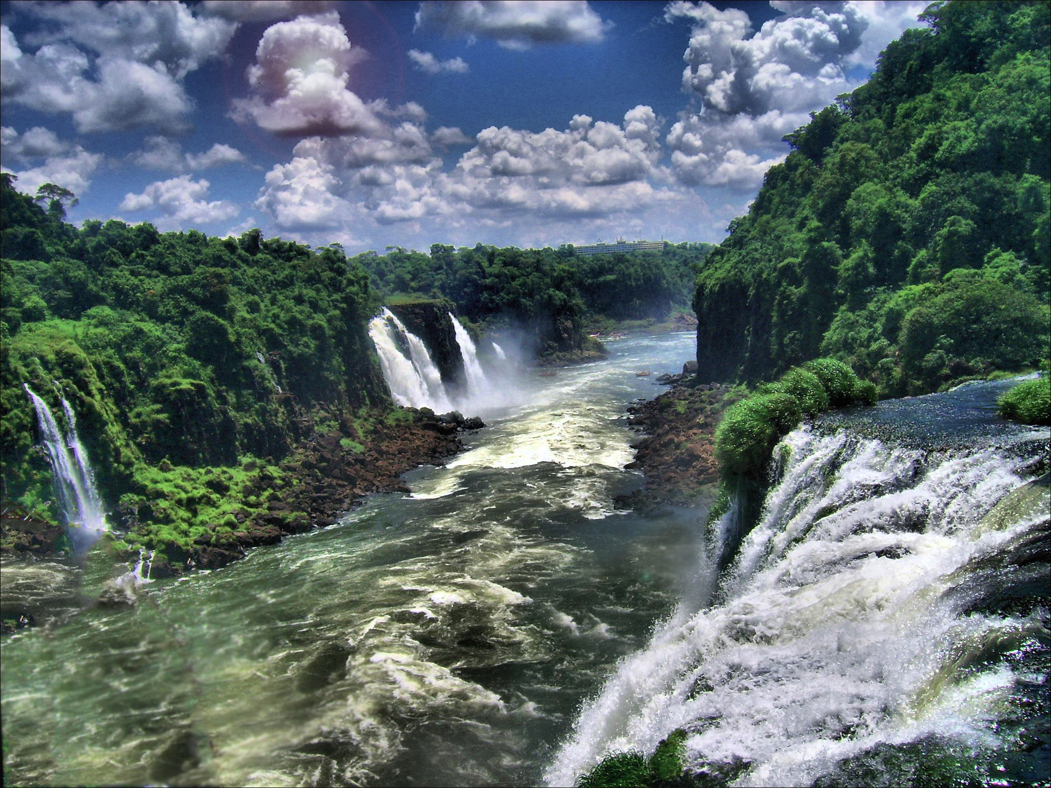 357018 скачать обои водопады, земля/природа, водопады игуасу, бразилия, облака, небо, водопад - заставки и картинки бесплатно