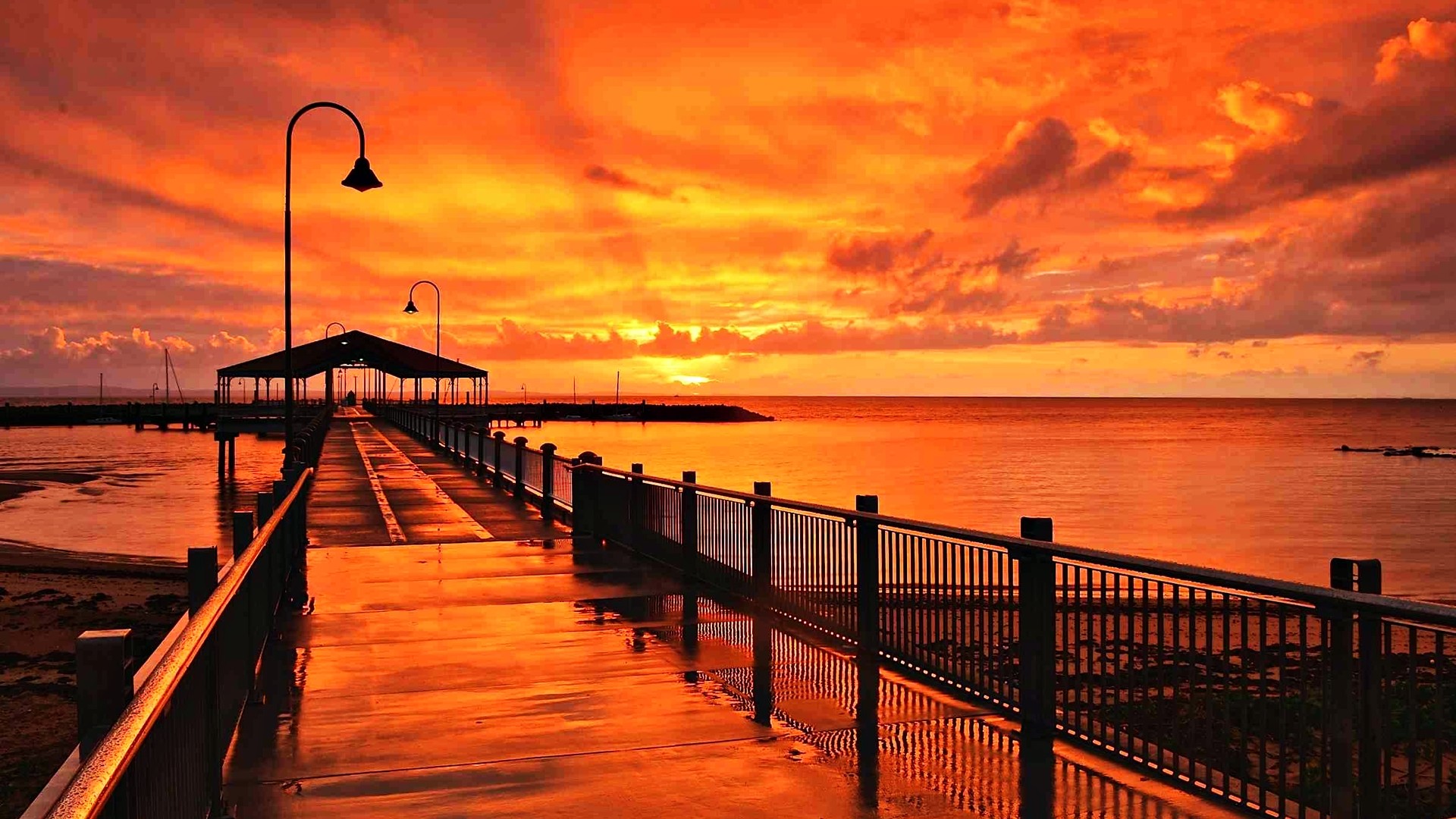 741180 скачать обои закат, сделано человеком, пирс, австралия, горизонт, океан, оранжевый цвет), квинсленд, небо, восход солнца - заставки и картинки бесплатно