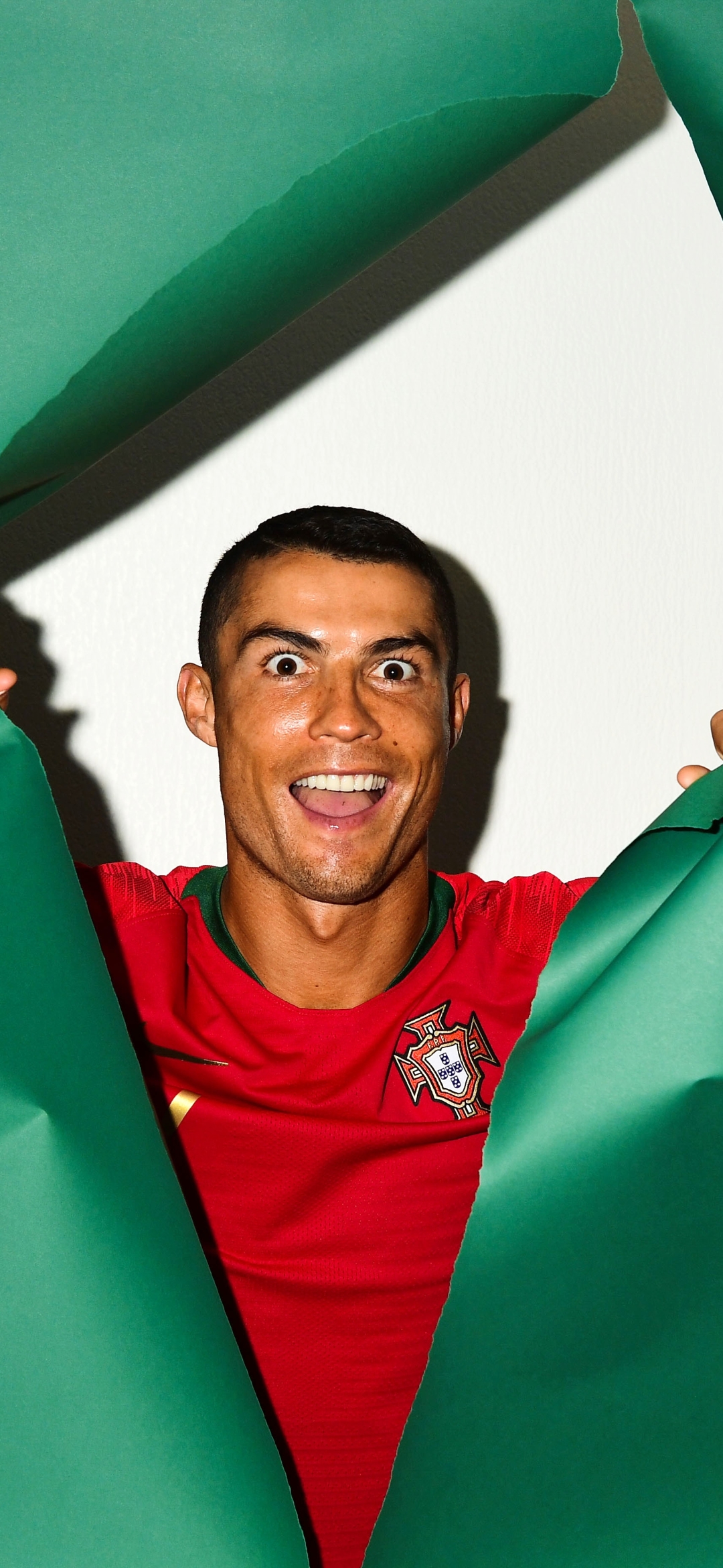 Download mobile wallpaper Sports, Cristiano Ronaldo, Soccer, Portuguese for free.