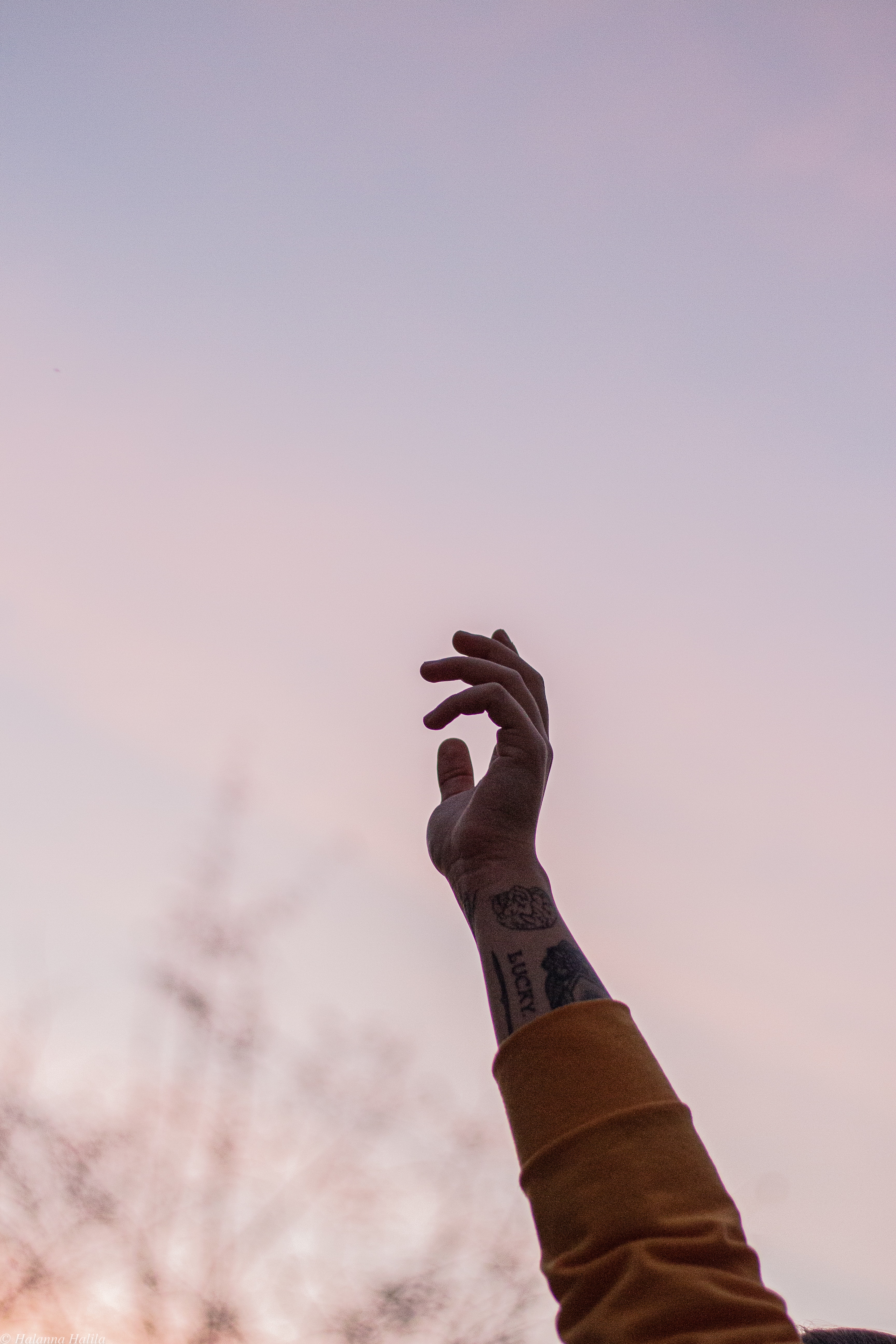 Free download wallpaper Sky, Miscellanea, Miscellaneous, Hand, Fingers, Tattoo on your PC desktop