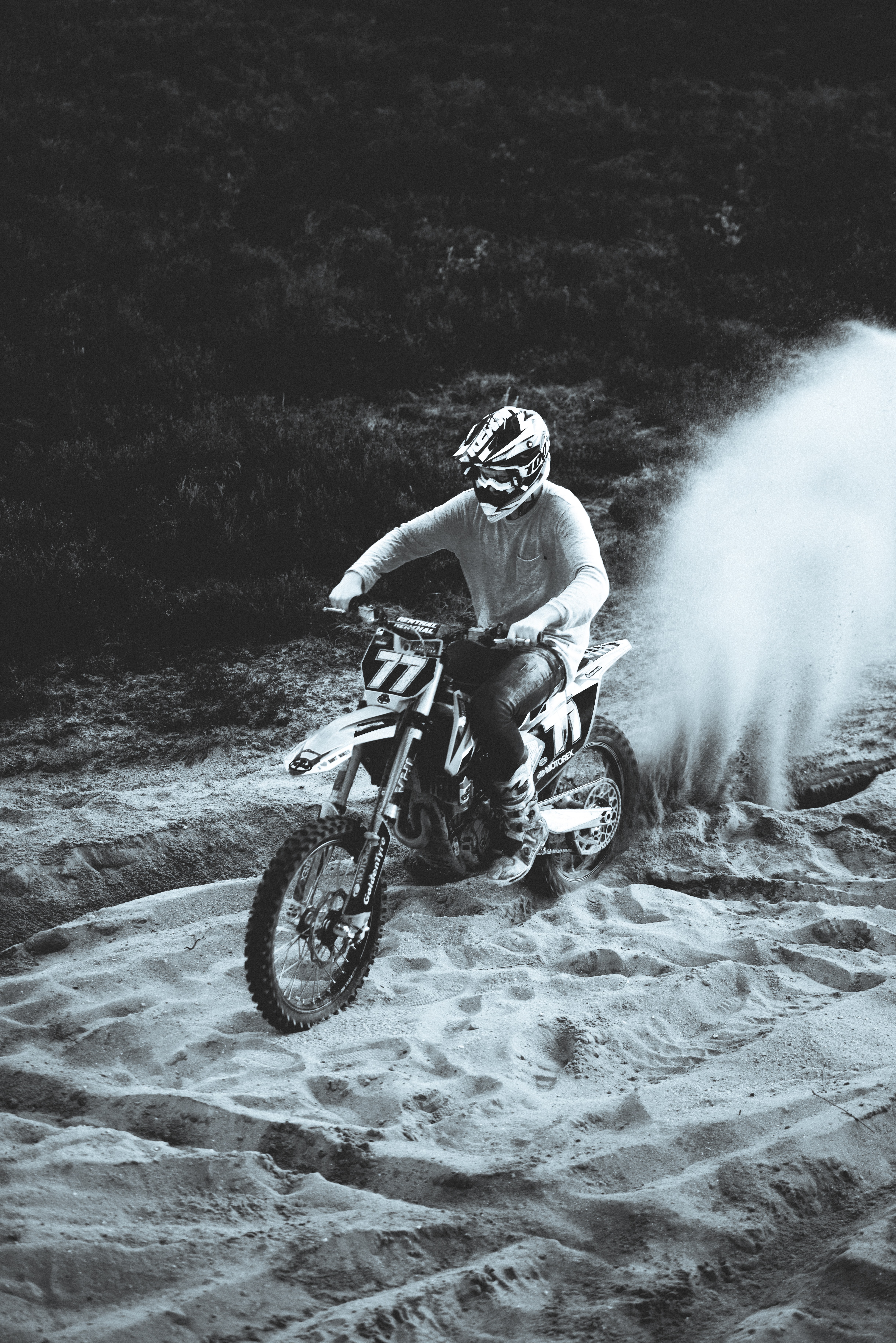 Free download wallpaper Sand, Rally, Motorcycle, Black And White, Motorcycles, Motorcyclist, Bike on your PC desktop