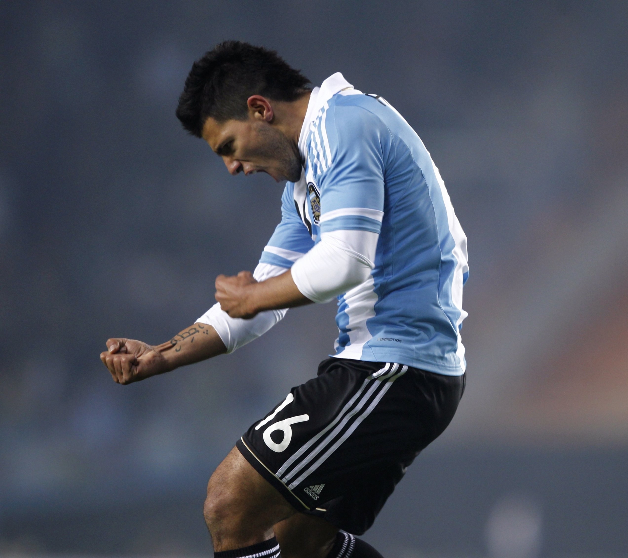 Download mobile wallpaper Sports, Soccer, Sergio Agüero for free.