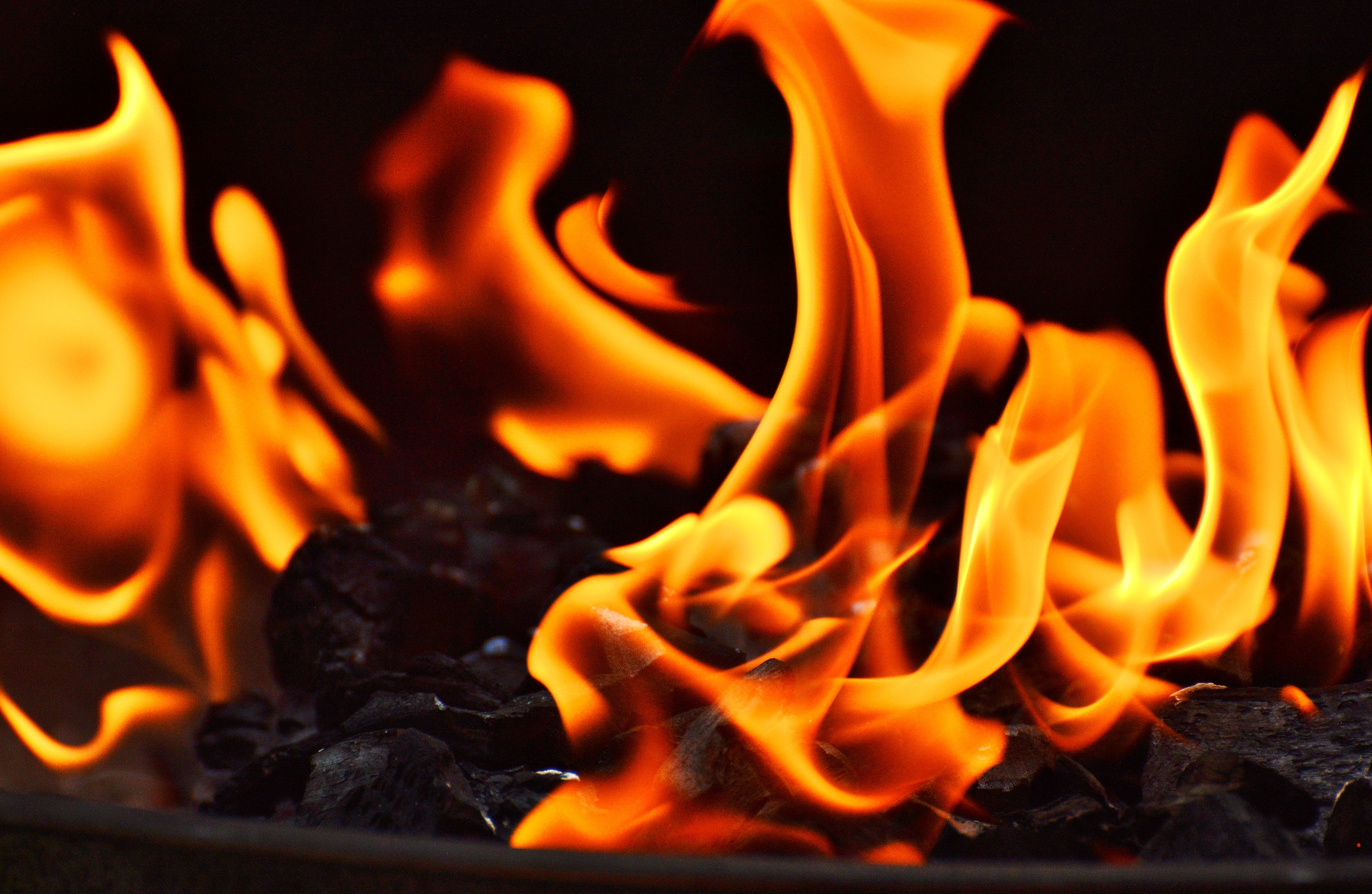 Laden Sie das Feuer, Makro, Flamme, Nahaufnahme-Bild kostenlos auf Ihren PC-Desktop herunter