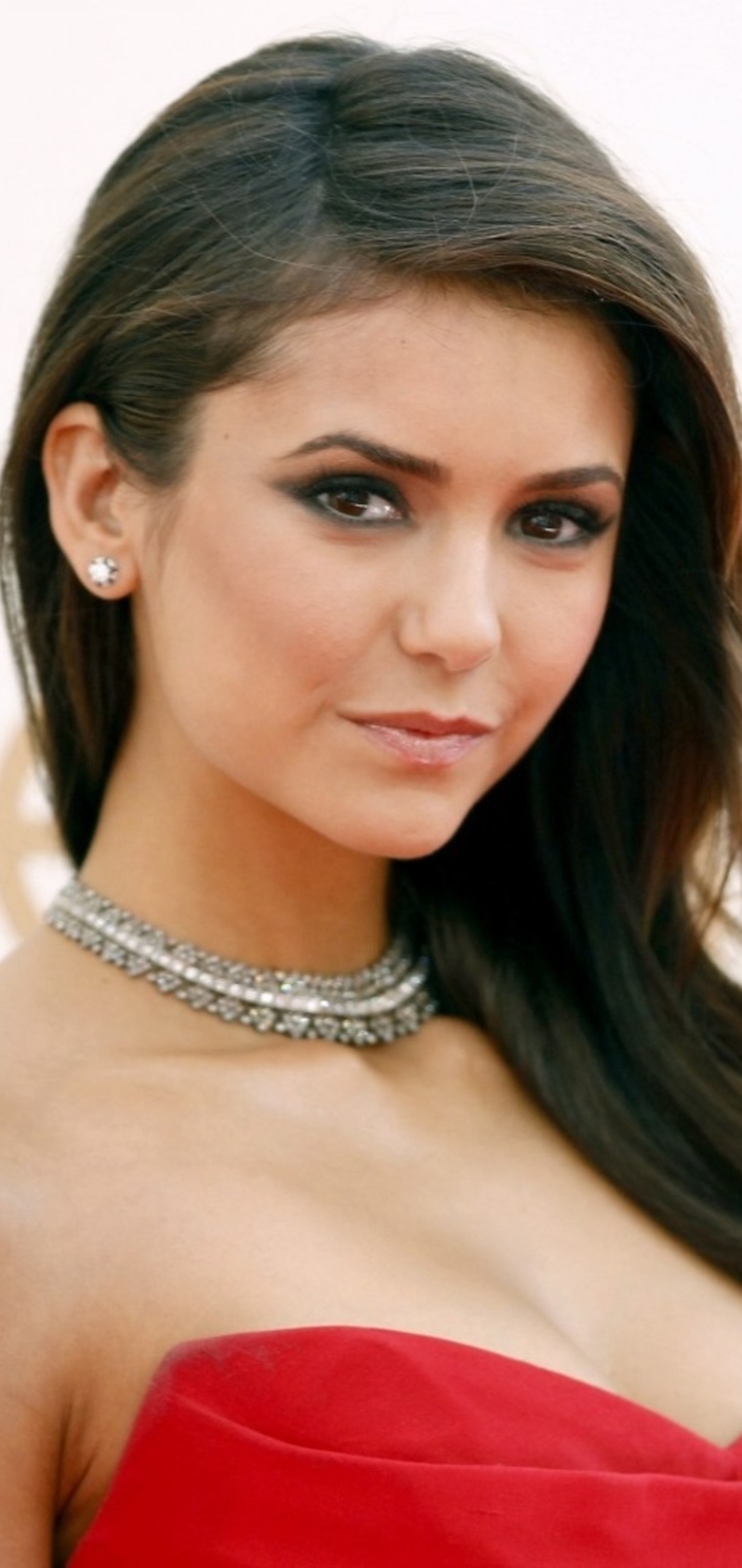 Descarga gratuita de fondo de pantalla para móvil de Celebridades, Nina Dobrev.