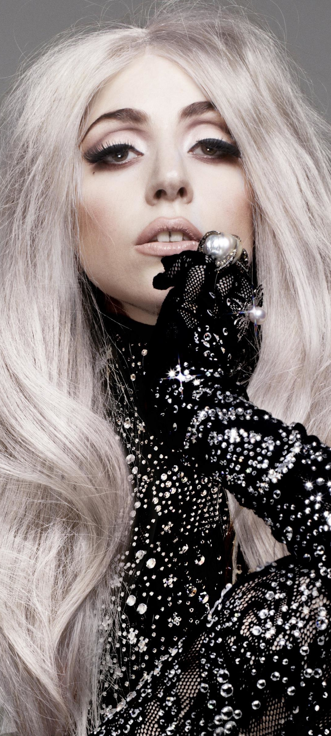Handy-Wallpaper Musik, Sänger, Amerikanisch, Lange Haare, Lady Gaga, Weißes Haar kostenlos herunterladen.