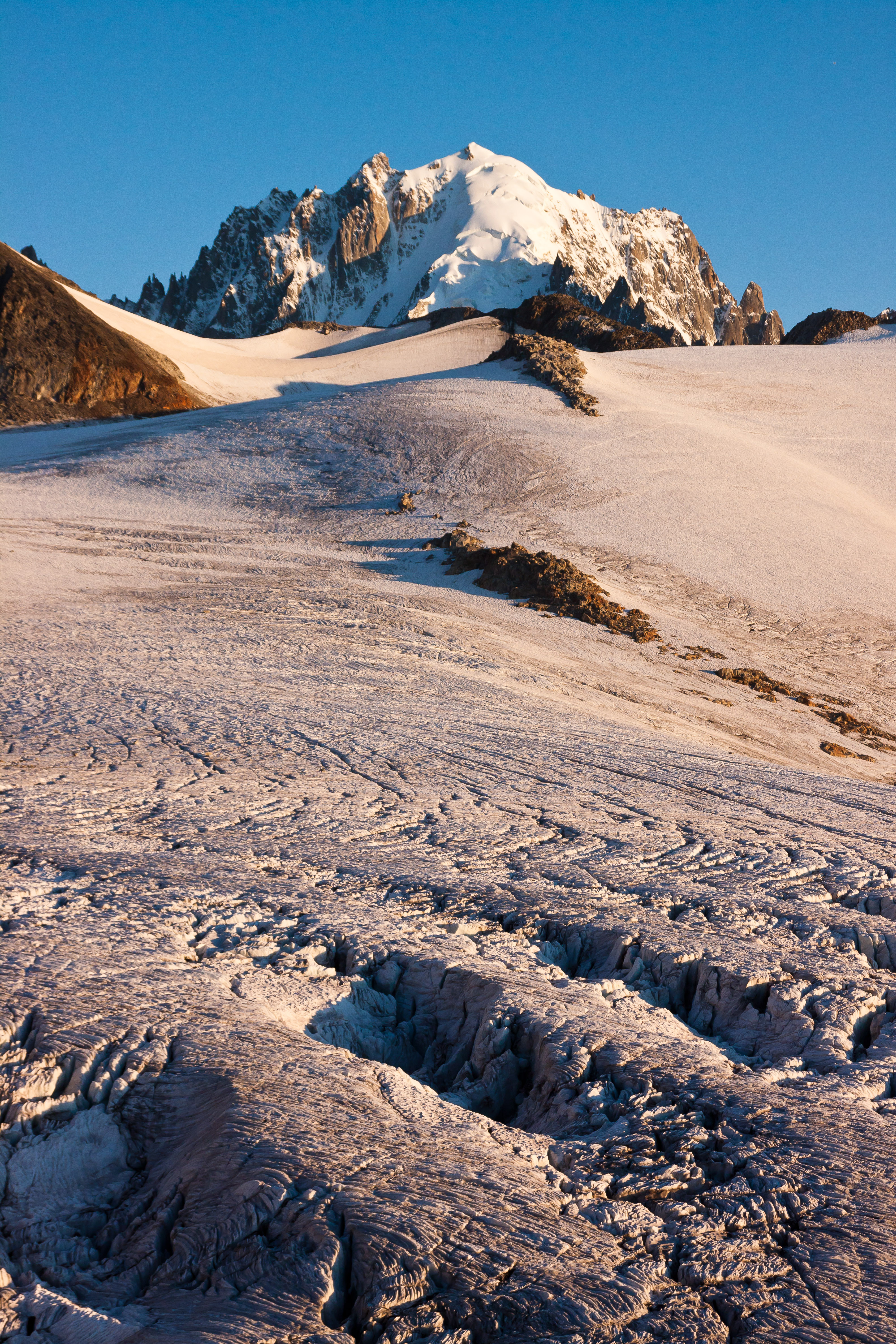 Descarga gratuita de fondo de pantalla para móvil de Naturaleza, Las Rocas, Alivio, Montañas, Rocas, Nevado, Nieve, Cubierto De Nieve.