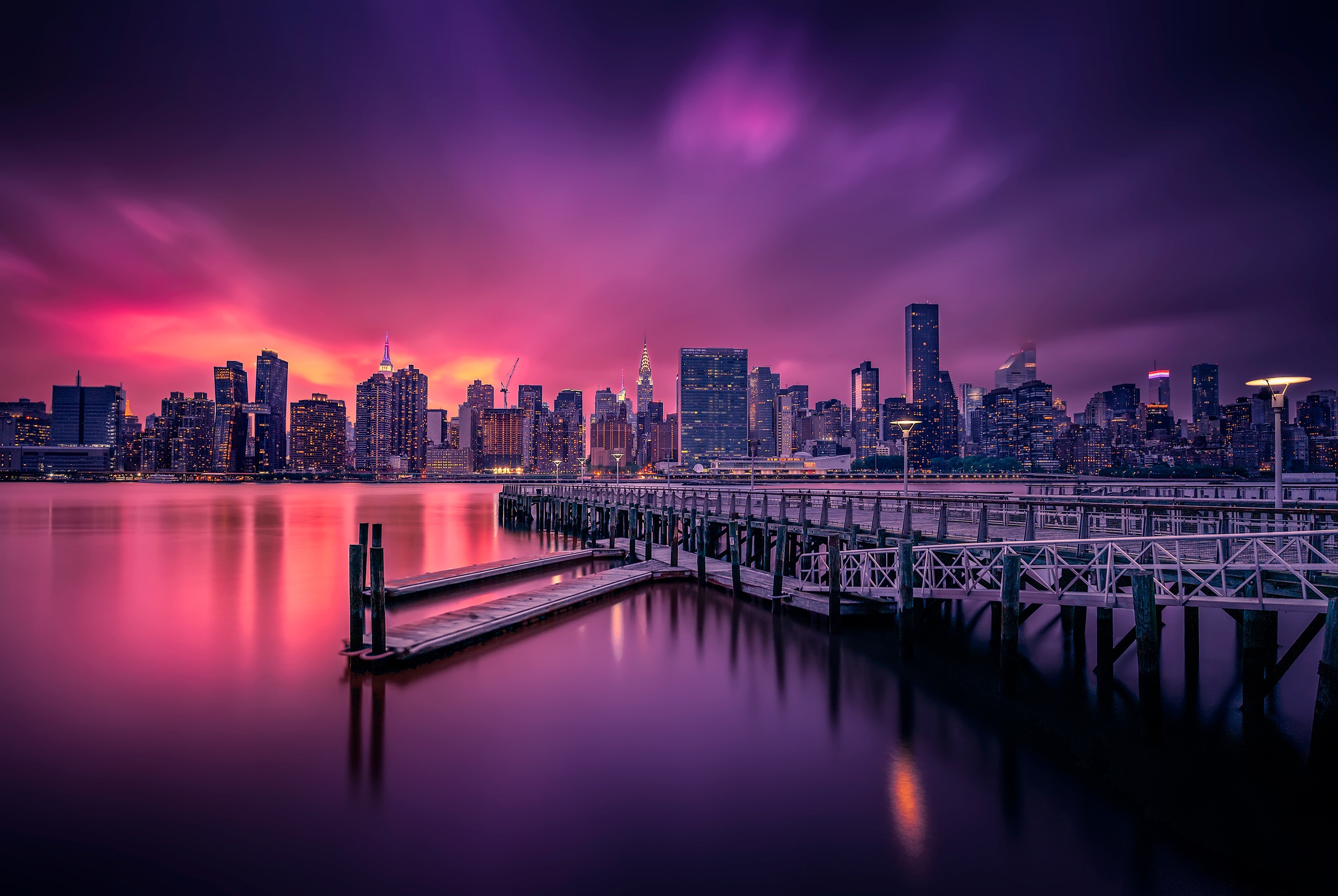 Laden Sie das Städte, Gebäude, Seebrücke, New York, Nacht, Vereinigte Staaten Von Amerika, Menschengemacht, Großstadt-Bild kostenlos auf Ihren PC-Desktop herunter