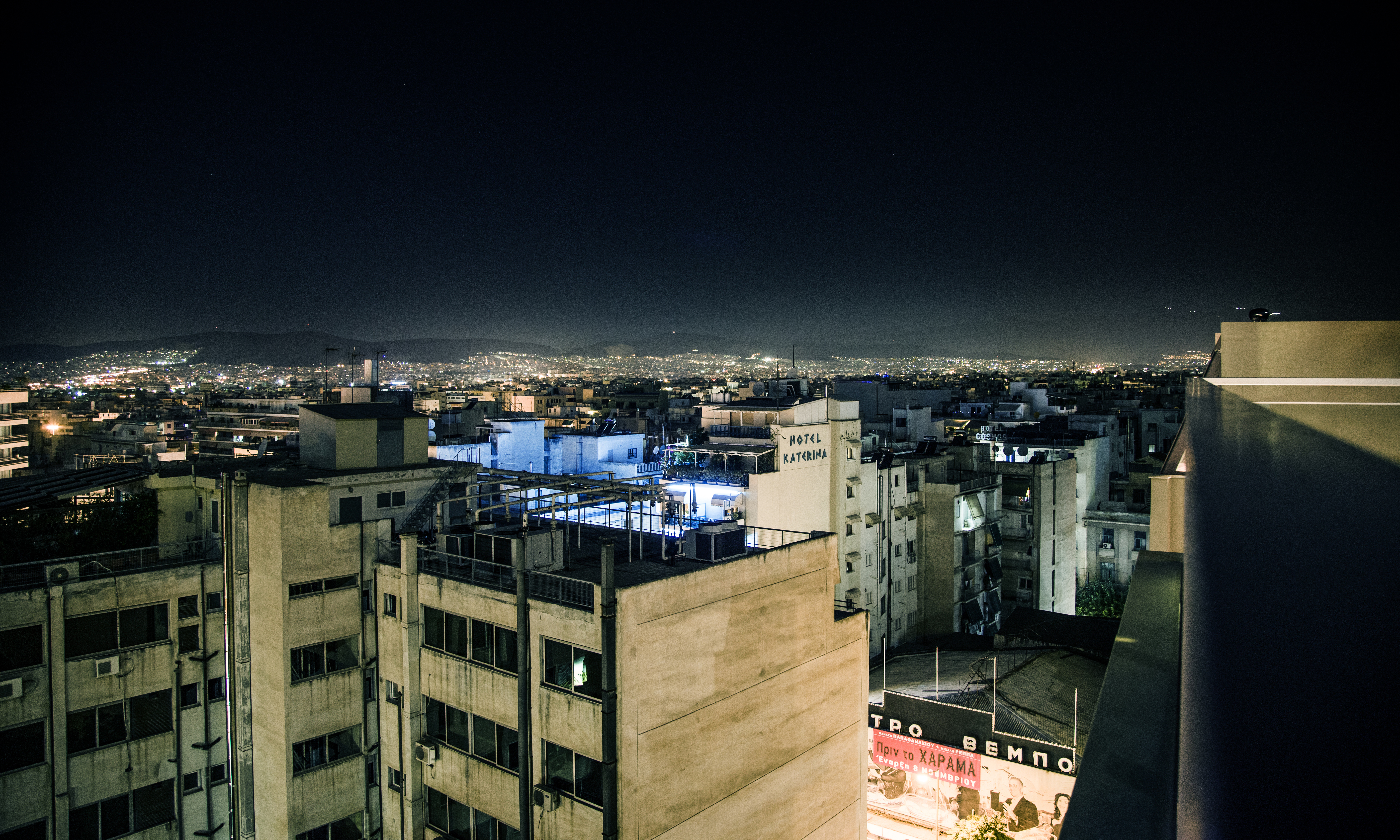 Baixar papel de parede para celular de Cidades, Noite, Cidade, Grécia, Feito Pelo Homem gratuito.