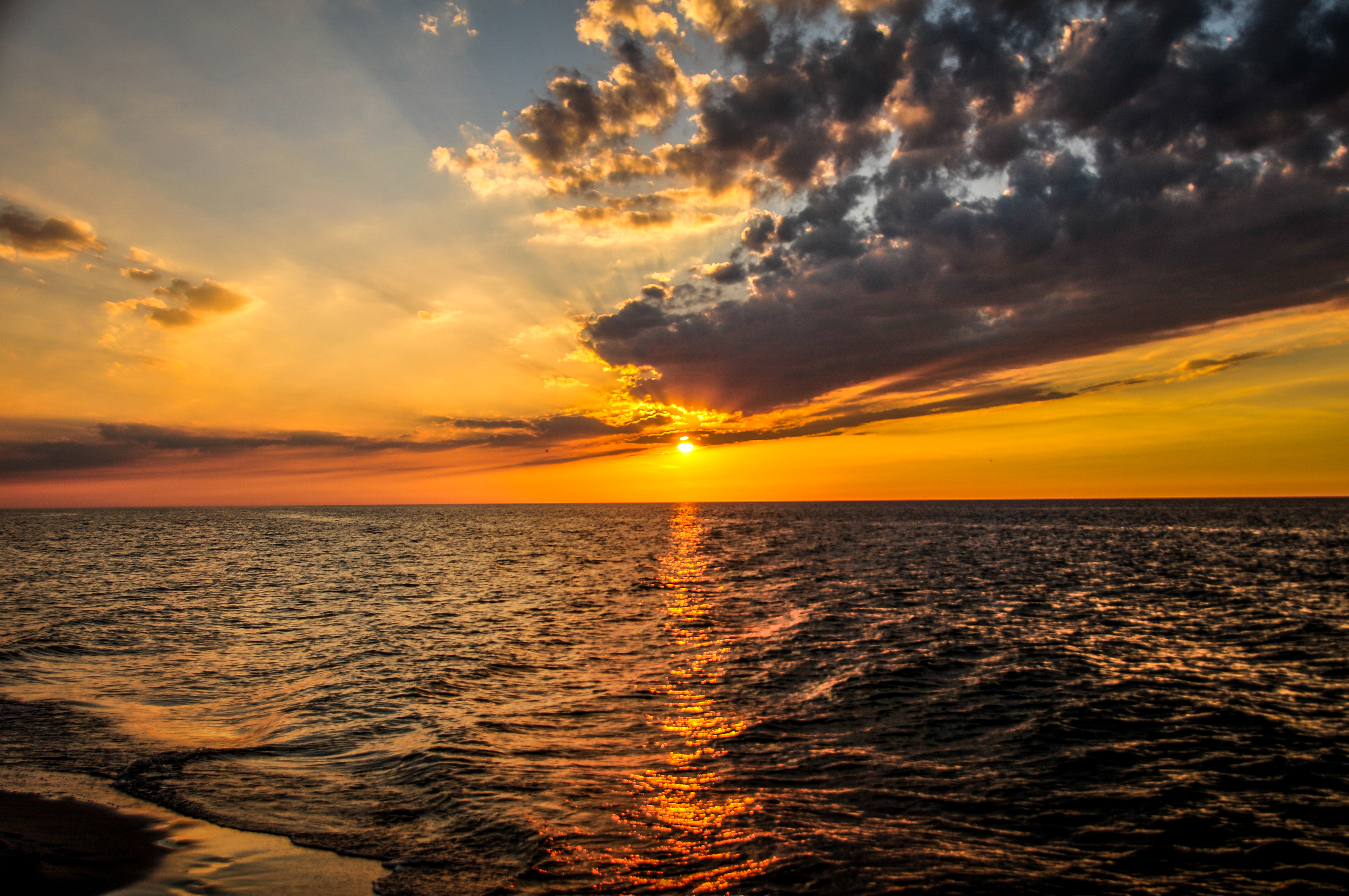 Download mobile wallpaper Sunset, Sea, Sun, Horizon, Ocean, Earth, Cloud for free.