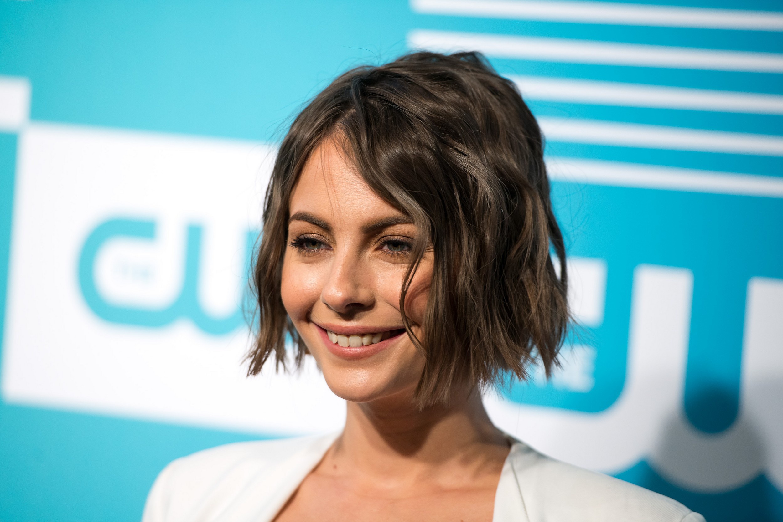 Download mobile wallpaper Smile, Brunette, American, Celebrity, Short Hair, Actress, Willa Holland for free.