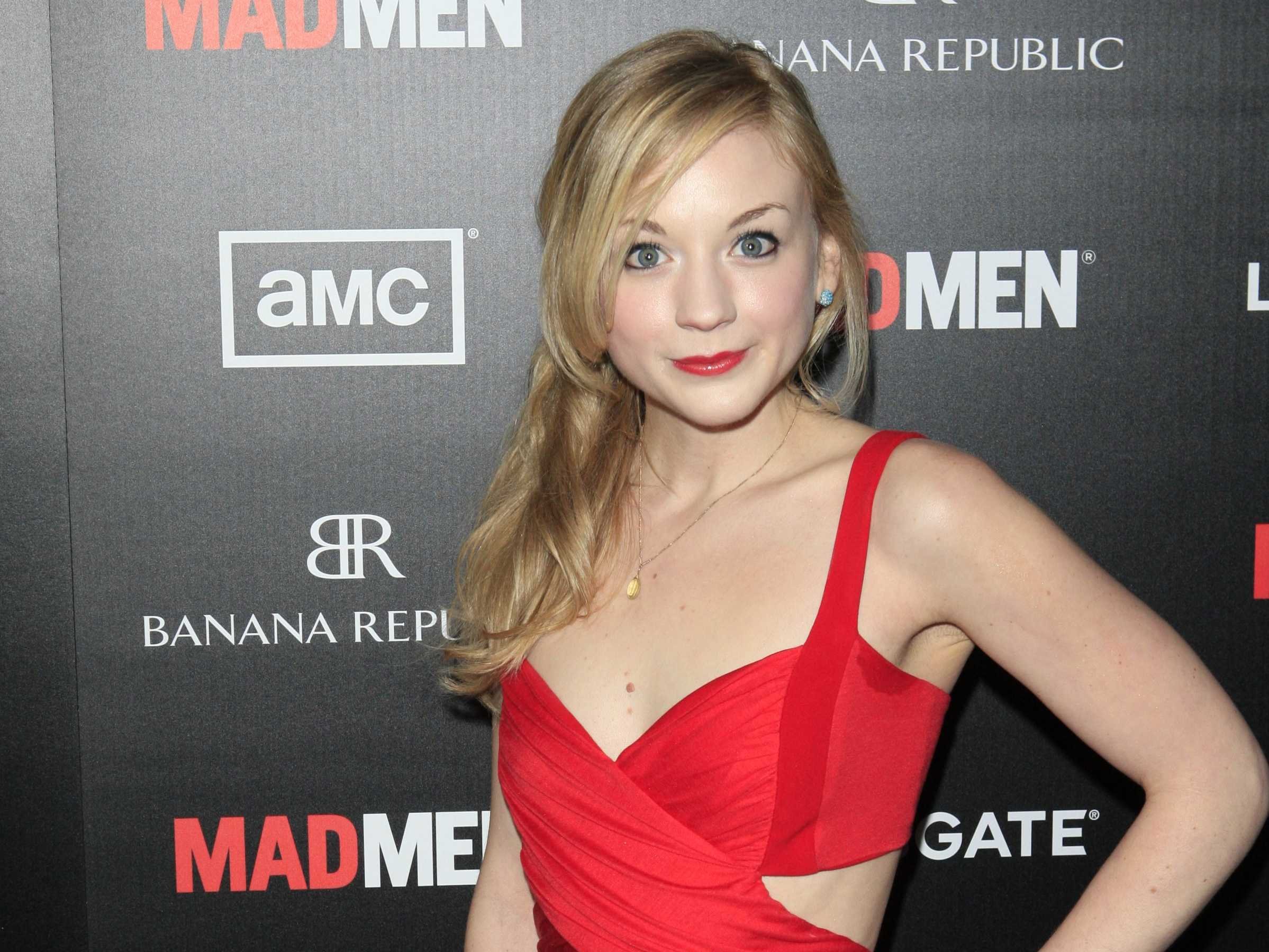 Download mobile wallpaper Singer, American, Celebrity, Actress, Emily Kinney for free.