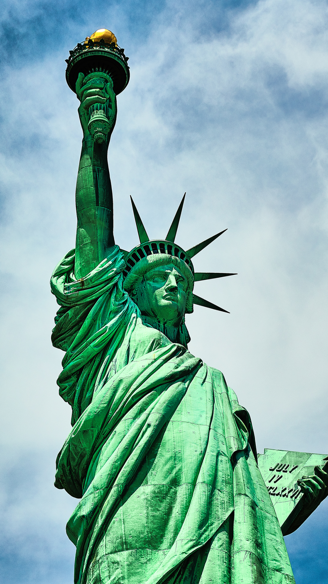 Скачать картинку Небо, Статуя Свободы, Нью Йорк, Сделано Человеком в телефон бесплатно.