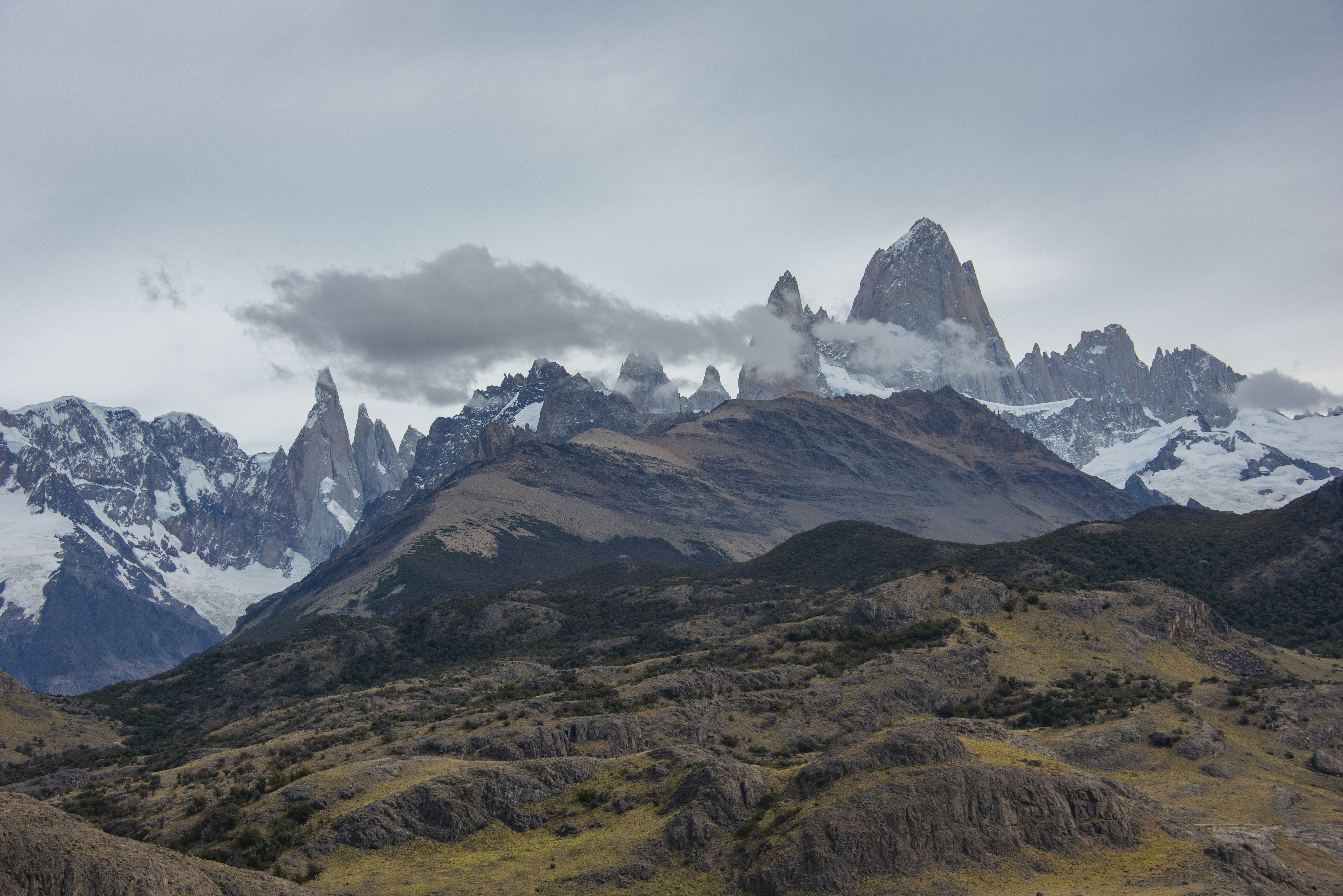 Descarga gratuita de fondo de pantalla para móvil de Montañas, Cordillera, Naturaleza, Nubes, Vértice, Tops, Paisaje.
