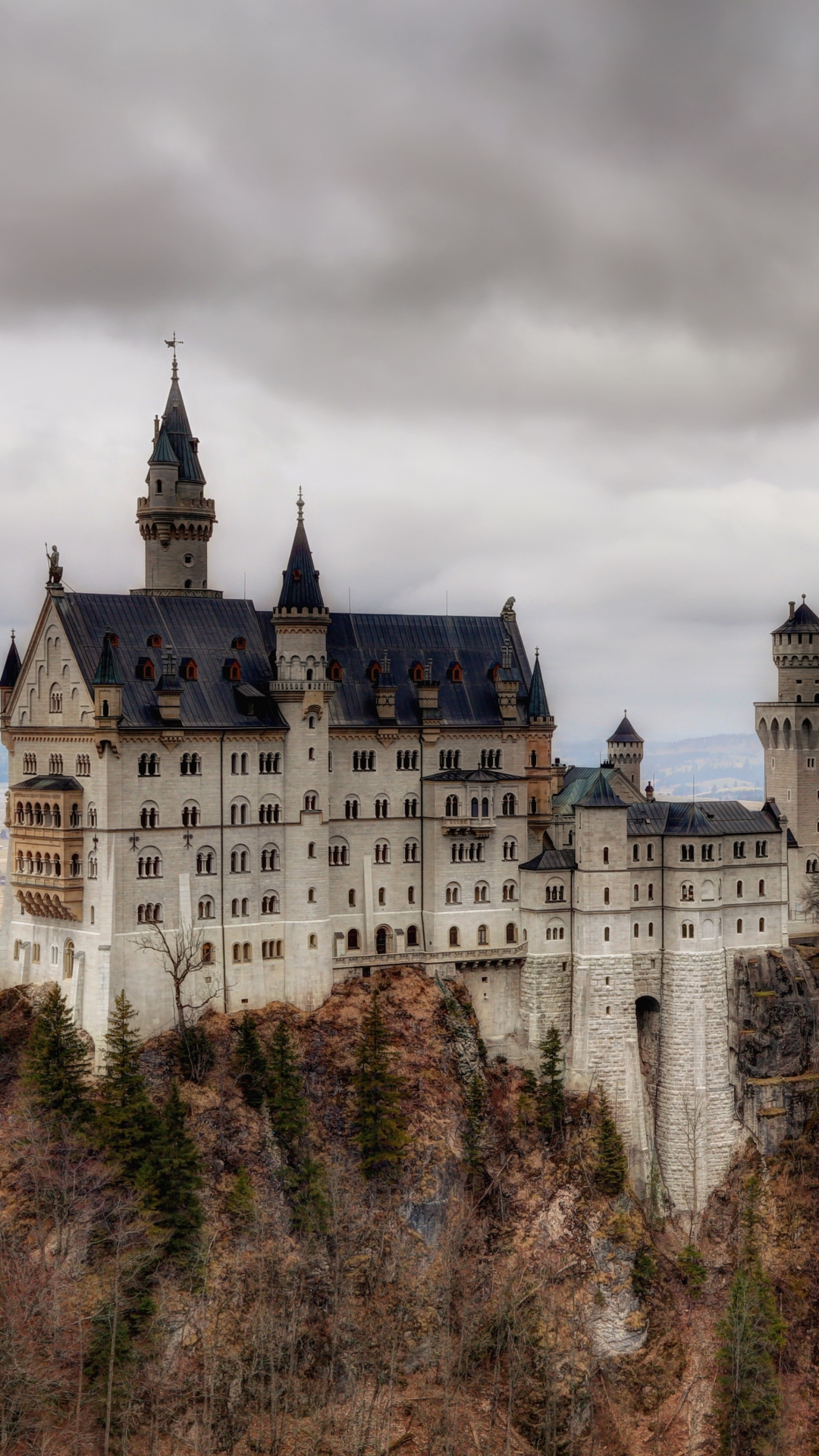 Скачать картинку Осень, Замки, Германия, Падать, Бавария, Замок Нойшванштайн, Сделано Человеком в телефон бесплатно.