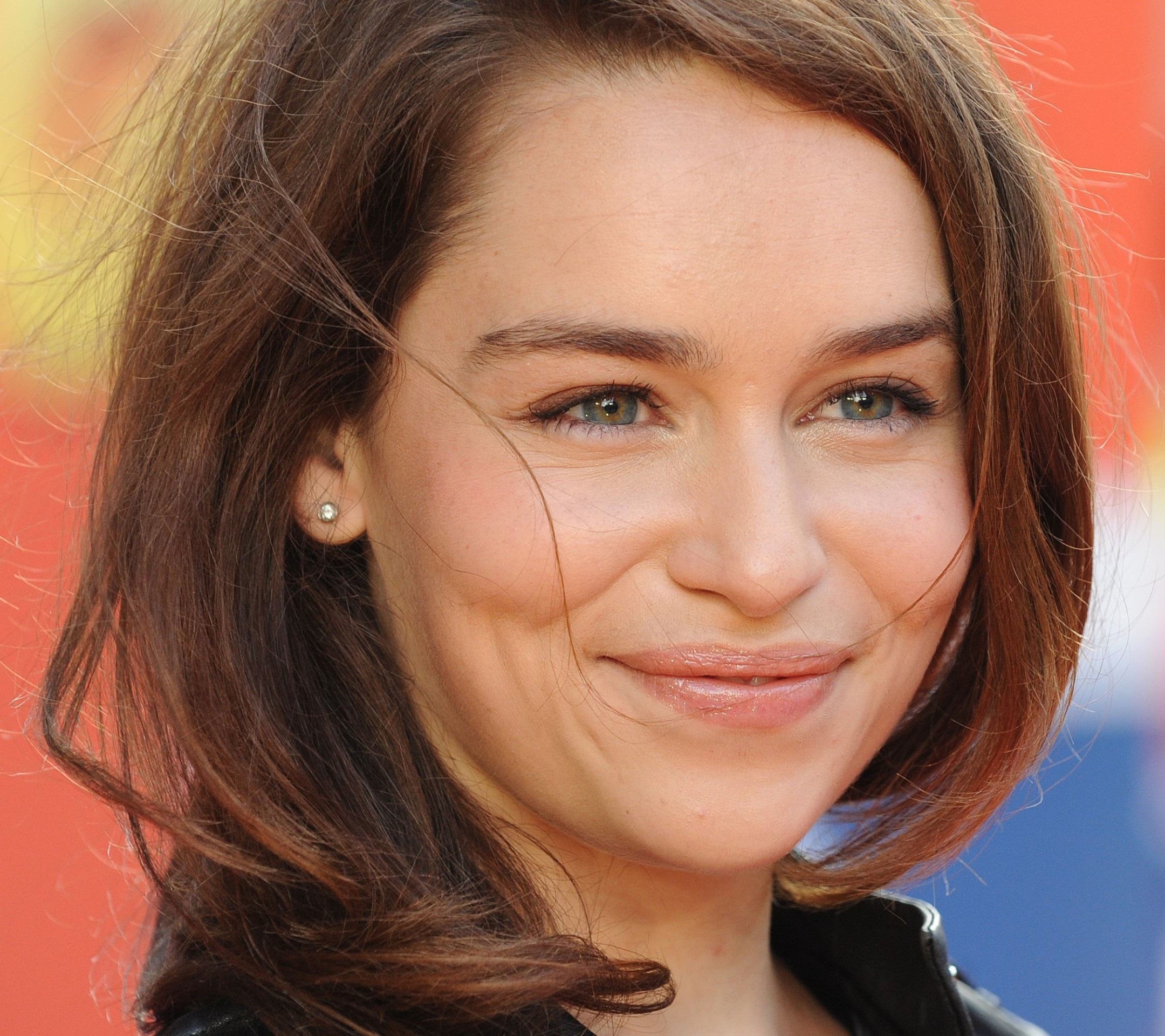 Laden Sie das Berühmtheiten, Emilia Clarke-Bild kostenlos auf Ihren PC-Desktop herunter