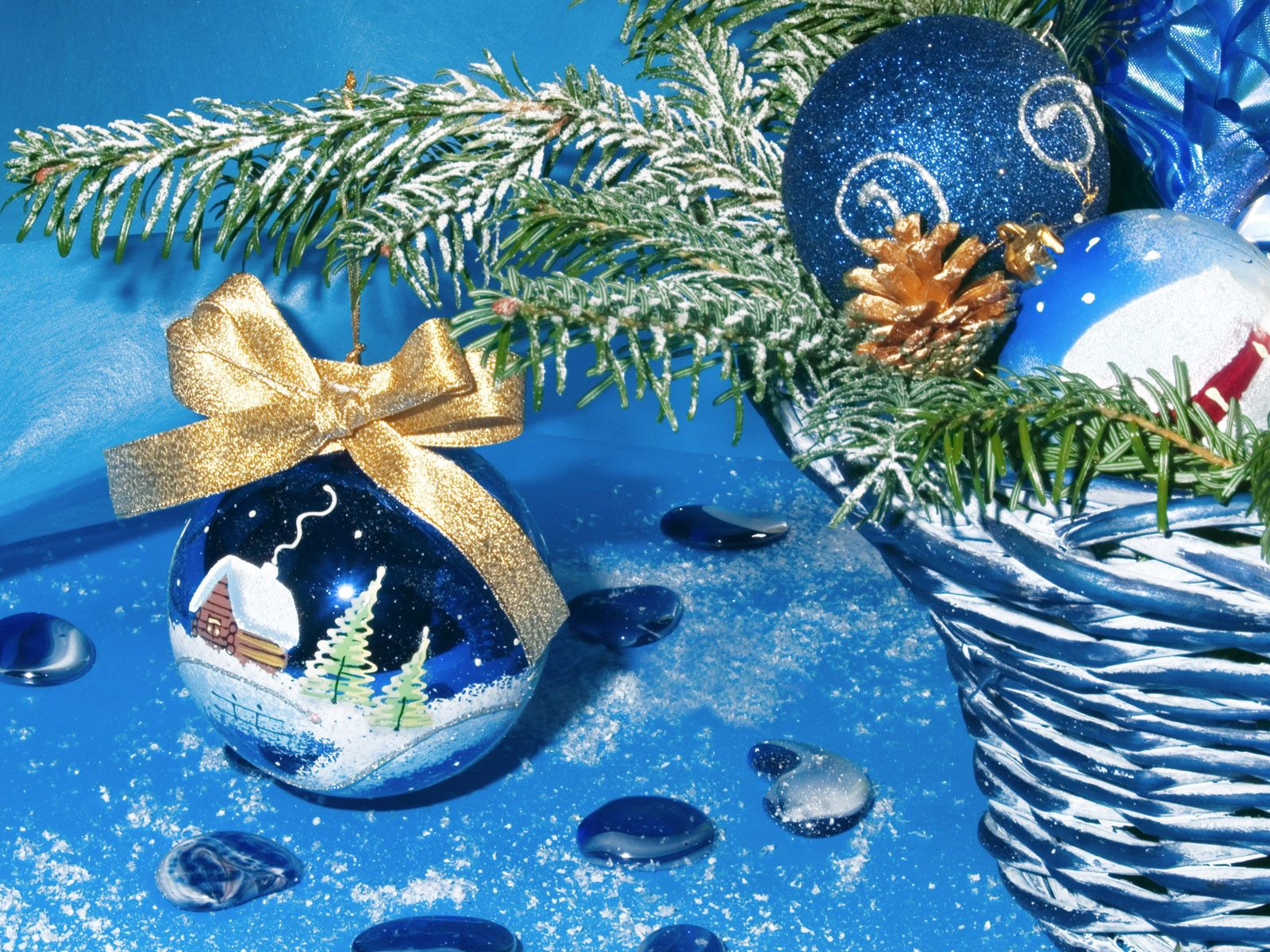 Free download wallpaper Basket, New Year, Holidays, Christmas, Balls, Pictures on your PC desktop