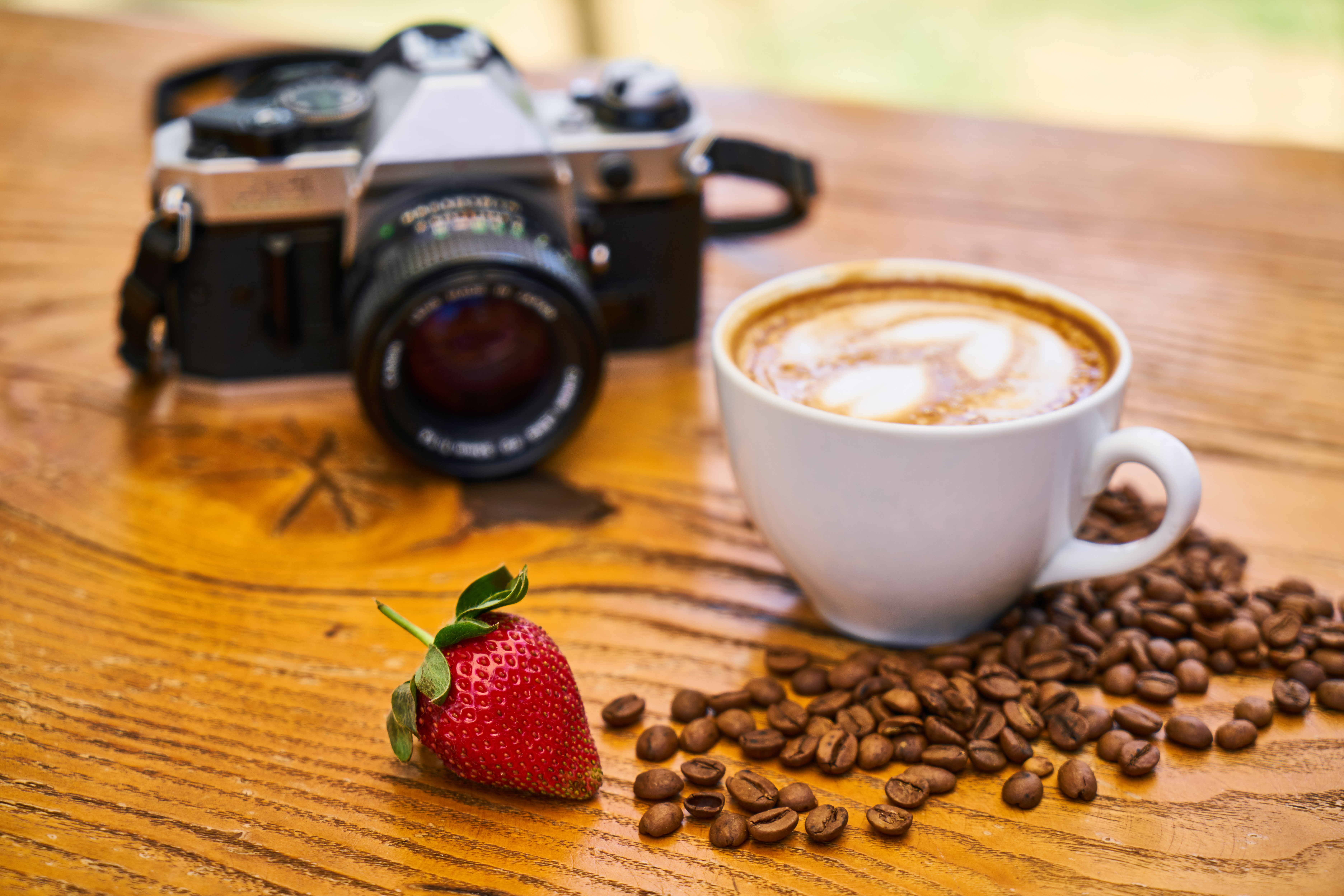 Handy-Wallpaper Tasse, Kamera, Kaffeebohnen, Nahrungsmittel, Getränk, Kaffee kostenlos herunterladen.