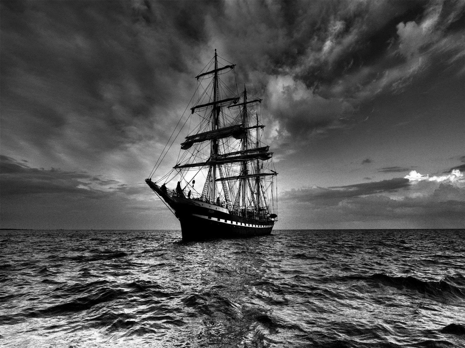 60686 скачать картинку черные, корабль, паруса, буя, море, чб - обои и заставки бесплатно