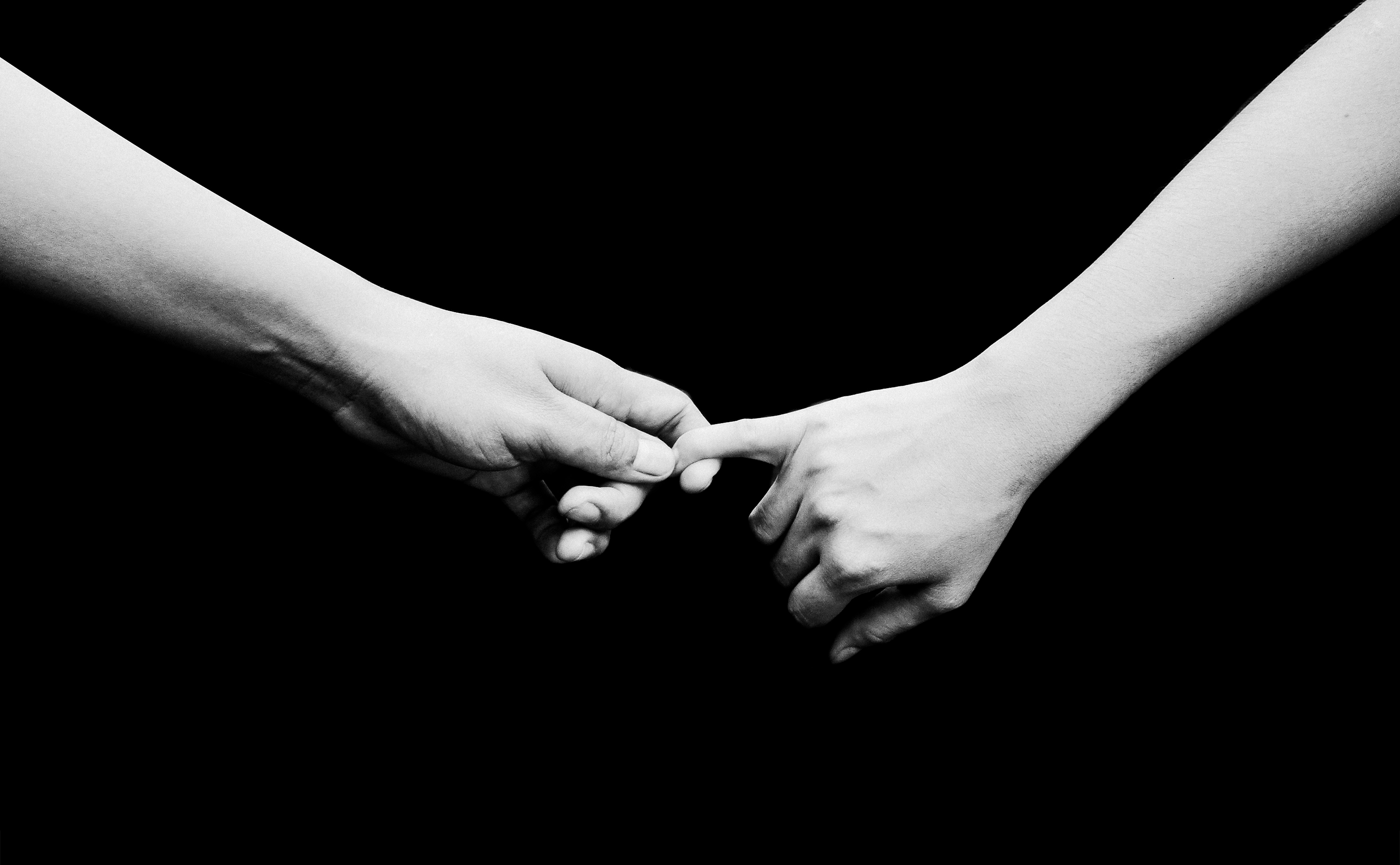Free download wallpaper Pair, Bw, Tenderness, Couple, Chb, Hands, Love on your PC desktop