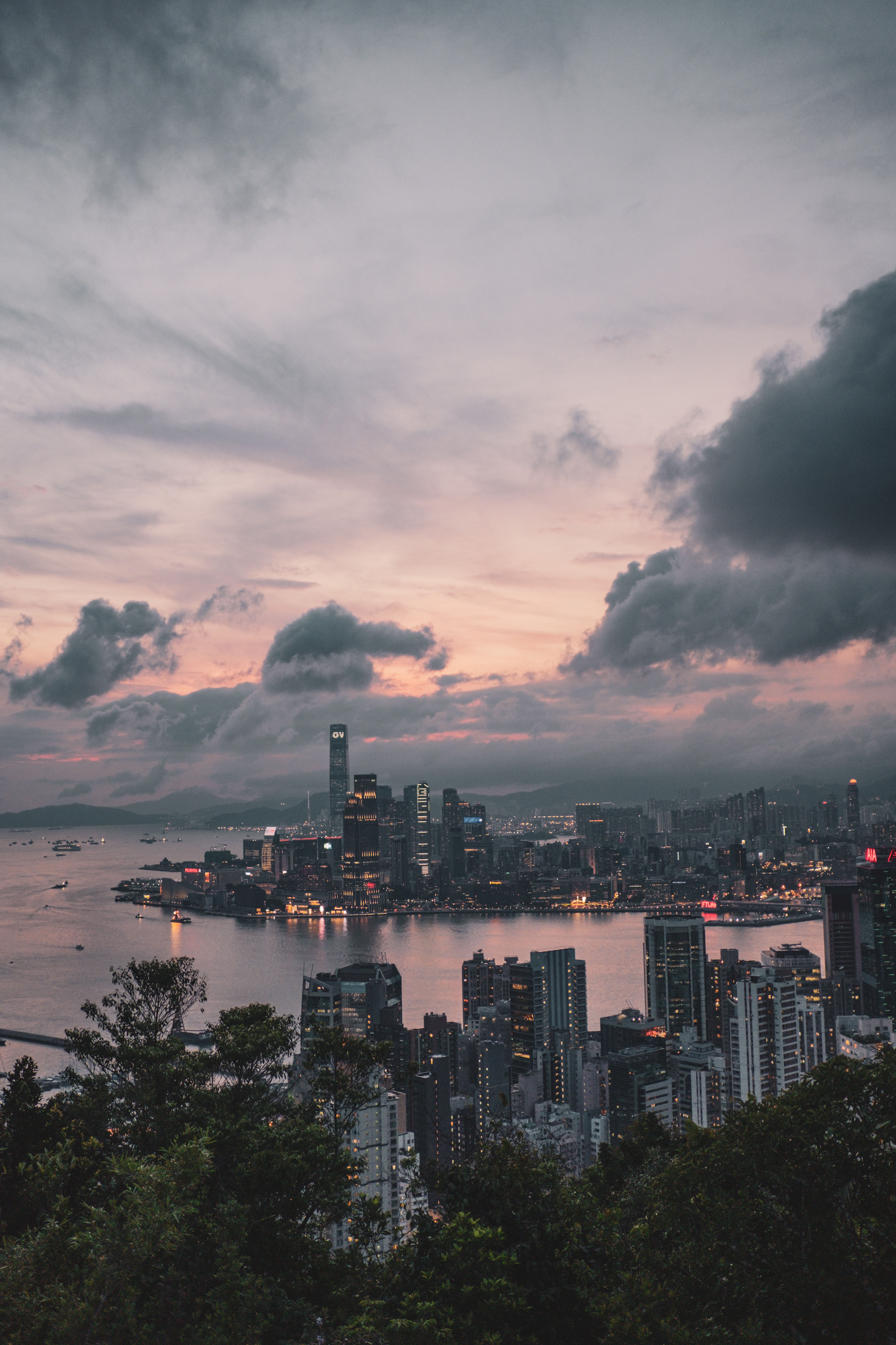 155779 Bild herunterladen städte, architektur, stadt, wolkenkratzer, gebäude, hongkong, sonderverwaltungsregion hongkong - Hintergrundbilder und Bildschirmschoner kostenlos