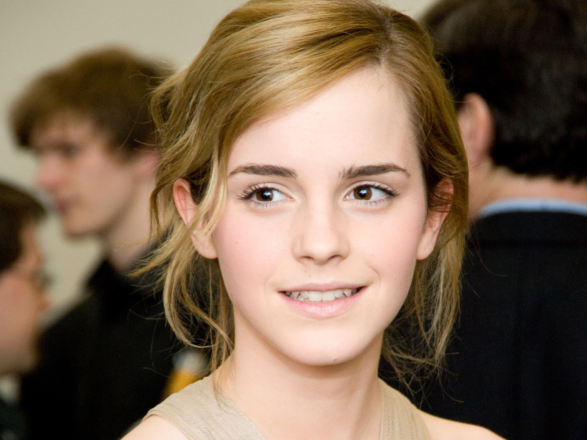 Download mobile wallpaper Celebrity, Emma Watson for free.