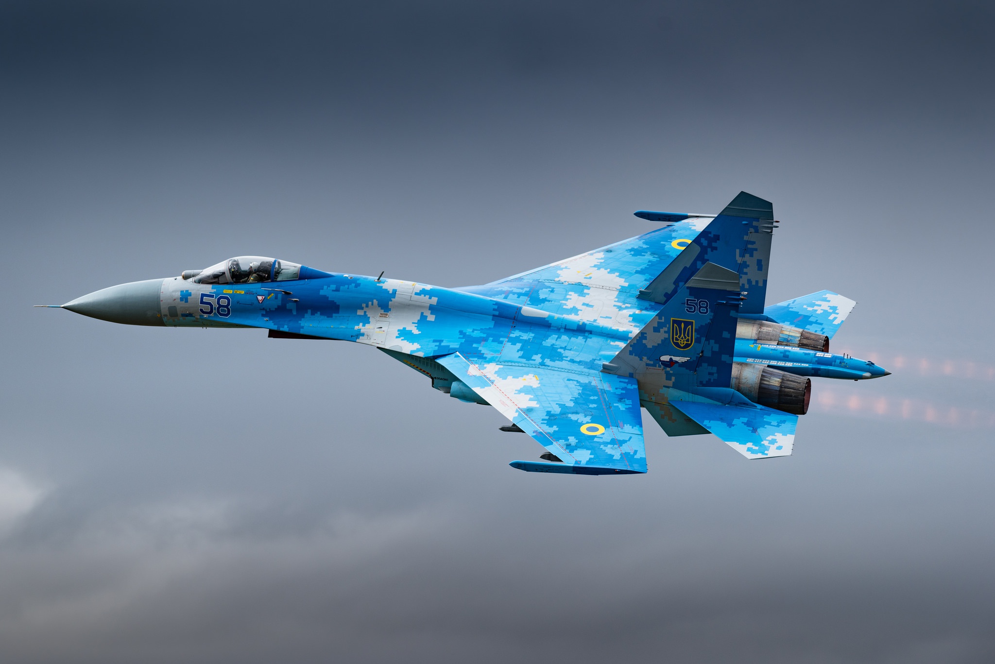 Laden Sie Ukrainische Luftwaffe HD-Desktop-Hintergründe herunter