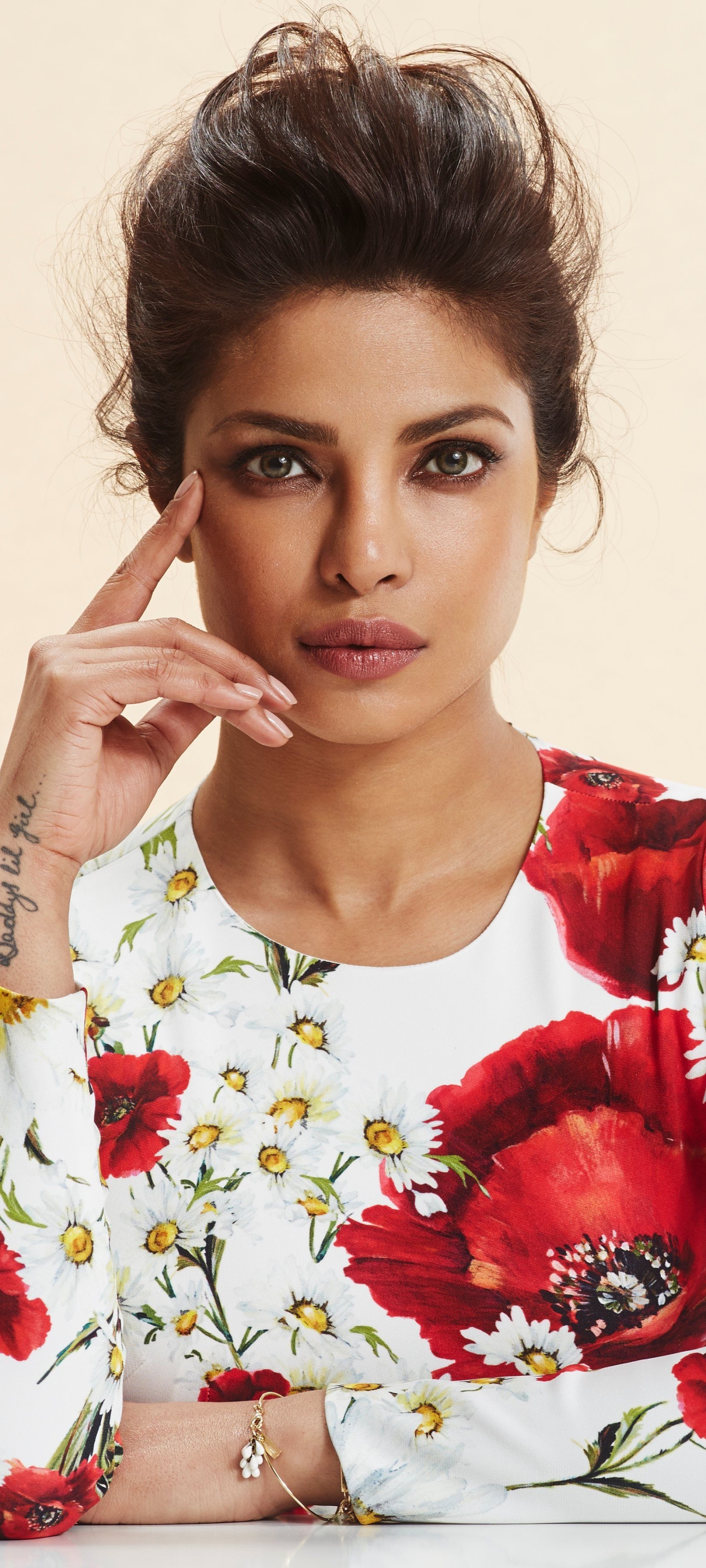 Download mobile wallpaper Singer, Brunette, Indian, Celebrity, Actress, Priyanka Chopra for free.