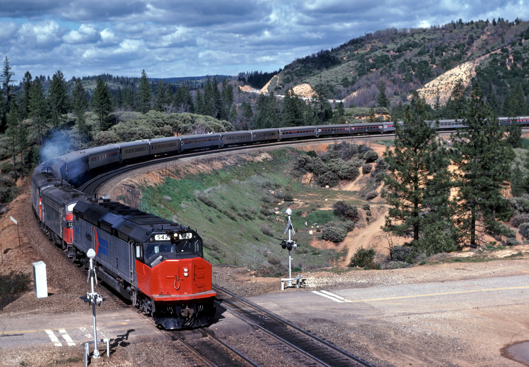 Descarga gratuita de fondo de pantalla para móvil de Tren, Vehículos.